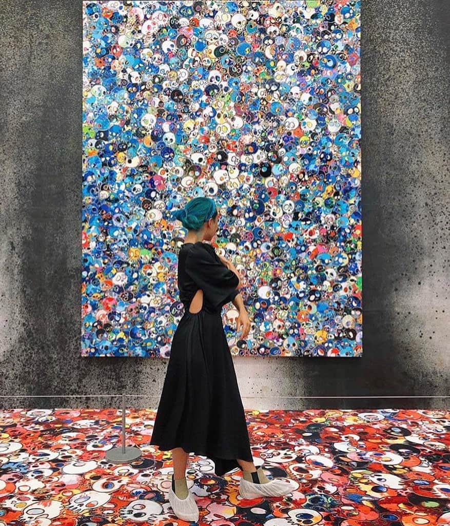 シービーズのインスタグラム：「We spy with our little 👀@margaret__zhang and a hint of our Chelsea Boot from a few seasons past. PS we just might be dropping new boot styles soon... #showupinseavees」