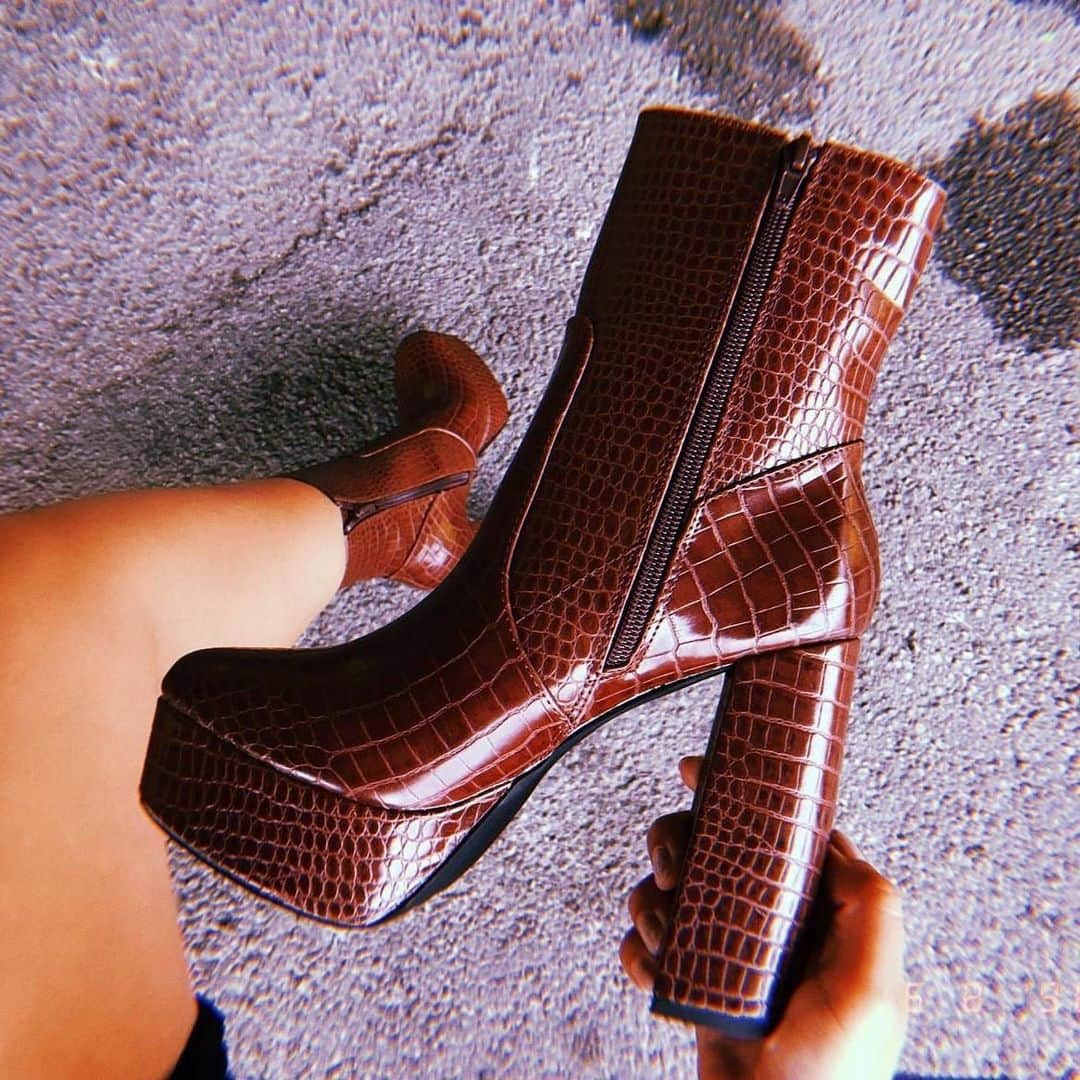 Public Desireさんのインスタグラム写真 - (Public DesireInstagram)「For the straight up 𝑩𝑨𝑫 gals 😍🔥 Shop 𝑫𝑰𝑽𝑬𝑹𝑺𝑰𝑶𝑵 £42.99  #lookofthebae #pdbae Tap to shop ☝  𝐂𝐀𝐋𝐋𝐈𝐍 𝐀𝐋𝐋 𝐔𝐒 𝐇𝐔𝐍𝐍𝐈𝐄𝐒! ❤️ 𝐇𝐄𝐑𝐄'𝐒 𝟑𝟎% 𝐎𝐅𝐅 👀💸 𝐔𝐒𝐄 𝐂𝐎𝐃𝐄: 𝐓𝐀𝐊𝐄𝟑𝟎」8月19日 6時32分 - publicdesire