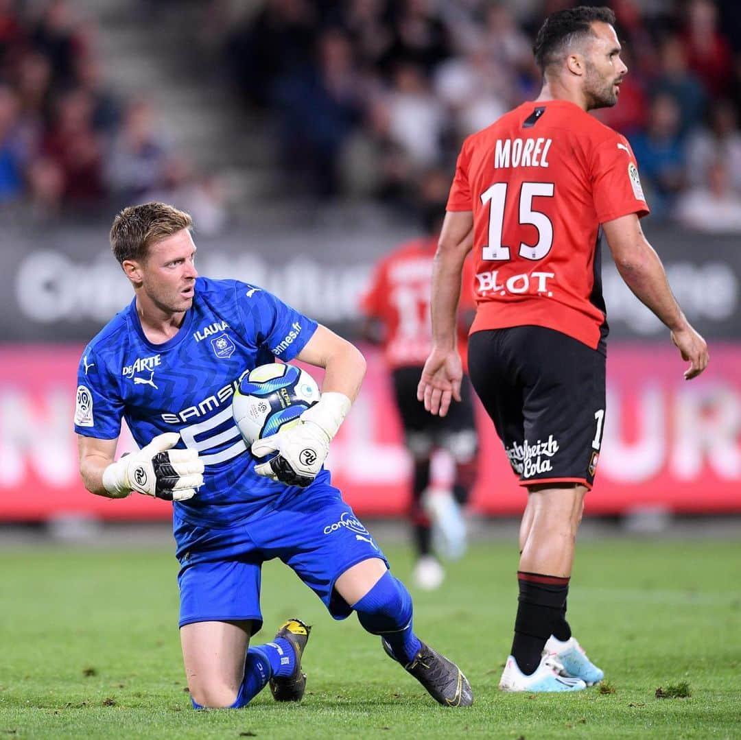 リーグ・アンさんのインスタグラム写真 - (リーグ・アンInstagram)「Victoire du @staderennaisfc ✅ !  Les Rouge & Noir s'imposent (2-1) au Roazhon Park et infligent au @psg son premier revers dès la 2e journée du championnat 🔴⚫️ 💪 ! #SRFCPSG • • #Ligue1Conforama #SRFC #StadeRennais #StadeRennaisFC #Rennes #RoazhonPark」8月19日 6時30分 - ligue1ubereats