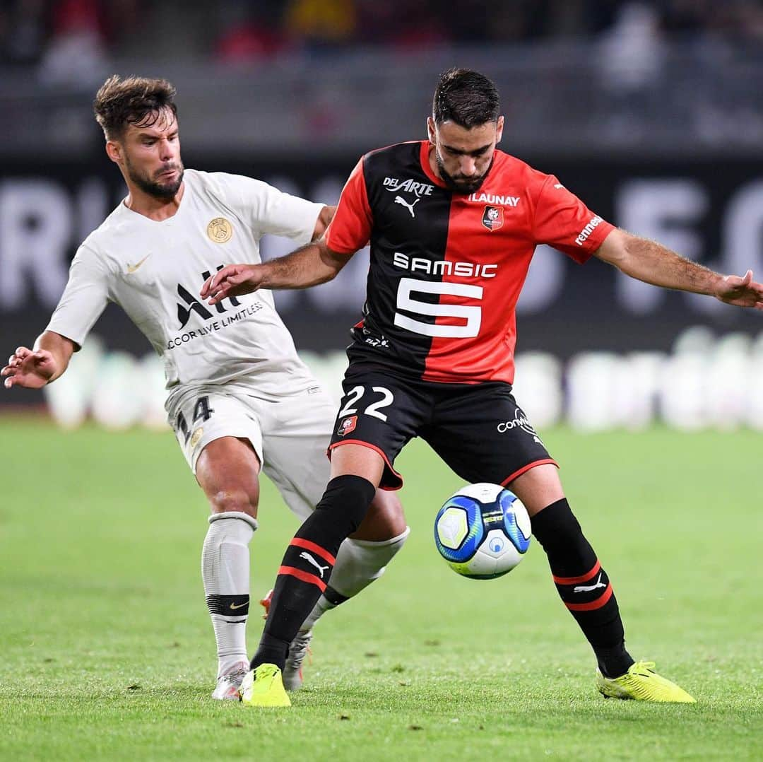 リーグ・アンさんのインスタグラム写真 - (リーグ・アンInstagram)「Victoire du @staderennaisfc ✅ !  Les Rouge & Noir s'imposent (2-1) au Roazhon Park et infligent au @psg son premier revers dès la 2e journée du championnat 🔴⚫️ 💪 ! #SRFCPSG • • #Ligue1Conforama #SRFC #StadeRennais #StadeRennaisFC #Rennes #RoazhonPark」8月19日 6時30分 - ligue1ubereats