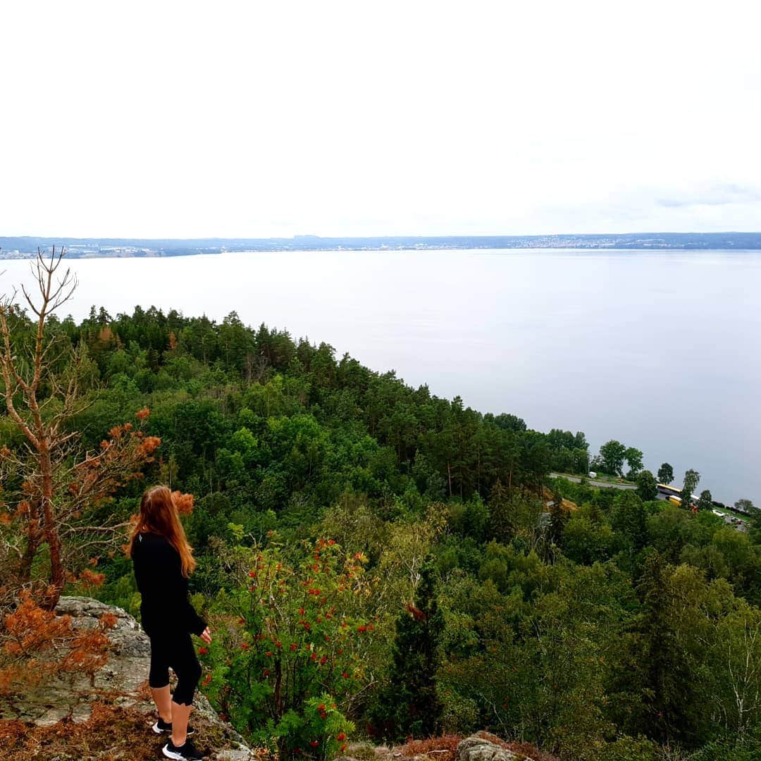 ゴーダ・ブトクテさんのインスタグラム写真 - (ゴーダ・ブトクテInstagram)「Sweden is beautiful as always , thanks for this day @ilonyyy and @tautvydasvencius . . . . . #sweden #sweden🇸🇪 #vistakulle #jonkoping #travels #travel #livingmybestlife #nature #powerofnature #beutyofnature #europe #travelphotography #picsart #pickofthday #lithuaniangirl」8月19日 6時48分 - godabutkute
