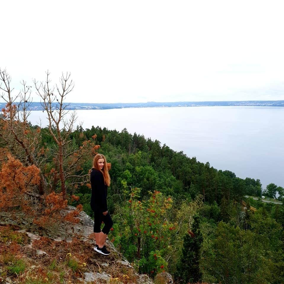 ゴーダ・ブトクテさんのインスタグラム写真 - (ゴーダ・ブトクテInstagram)「Sweden is beautiful as always , thanks for this day @ilonyyy and @tautvydasvencius . . . . . #sweden #sweden🇸🇪 #vistakulle #jonkoping #travels #travel #livingmybestlife #nature #powerofnature #beutyofnature #europe #travelphotography #picsart #pickofthday #lithuaniangirl」8月19日 6時48分 - godabutkute