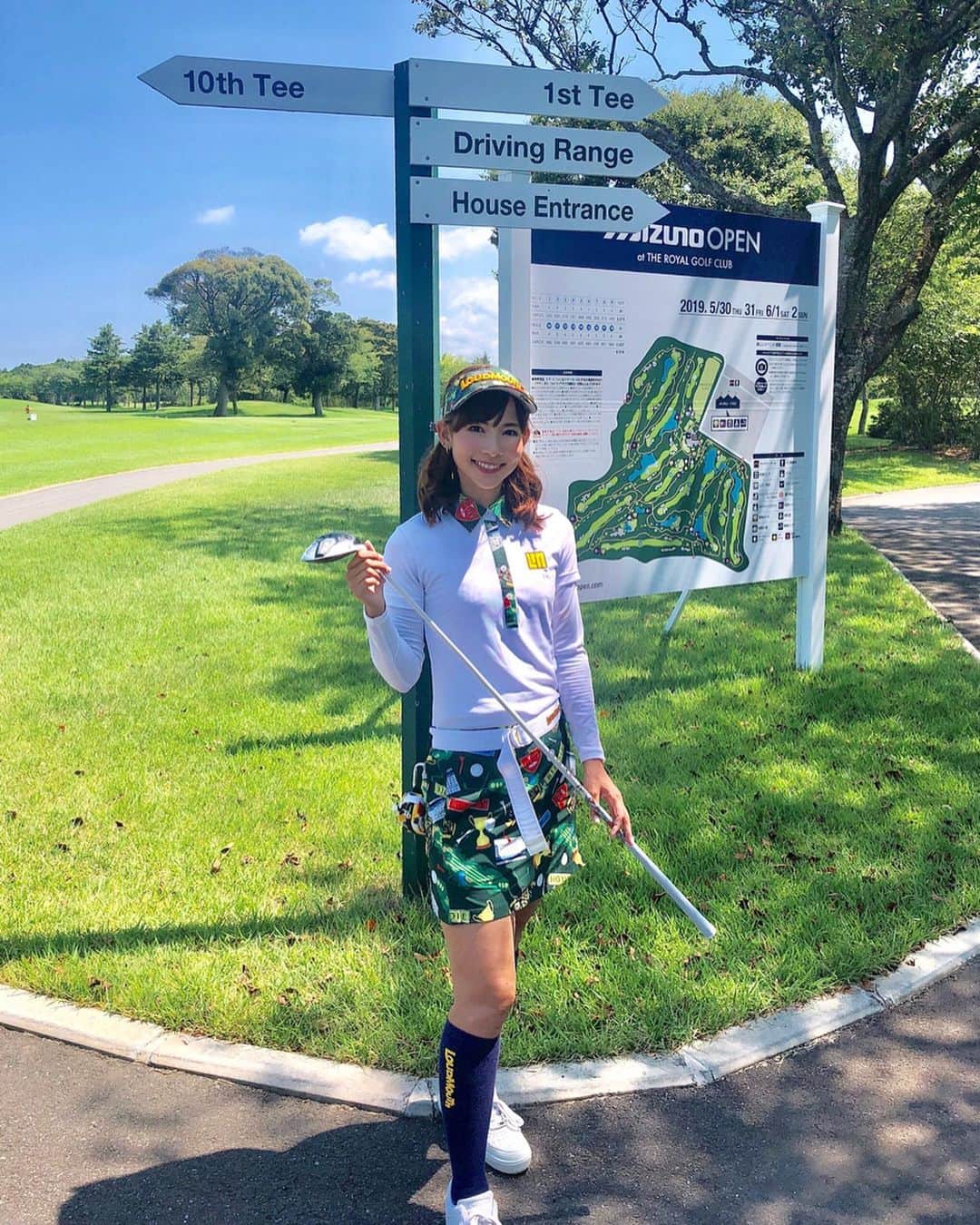 のインスタグラム：「⛳️♡ ゴルフを始めてから、 あっという間に1年が経ってしまった🤣 毎回少しづつ成長してますよ😆👍💚 2枚目は友達が作ってくれた#ゴルフマーカー ✨ 可愛すぎて💕パターの度にテンションが上がる😍😍 3枚目は頑張ったあとのご褒美😋 #ジャージー牛乳プリン  疲れた体に甘さがしみるよね🤣❤️ ＊ #golf #golfer #golfgirl #golfwear #loudmouth #loudmouthgolf #골프 #ゴルフ #ゴルフ女子 #ザロイヤルゴルフクラブ #ゴルフウェア #ワンピースコーデ #ラウドマウス #阪本智子」