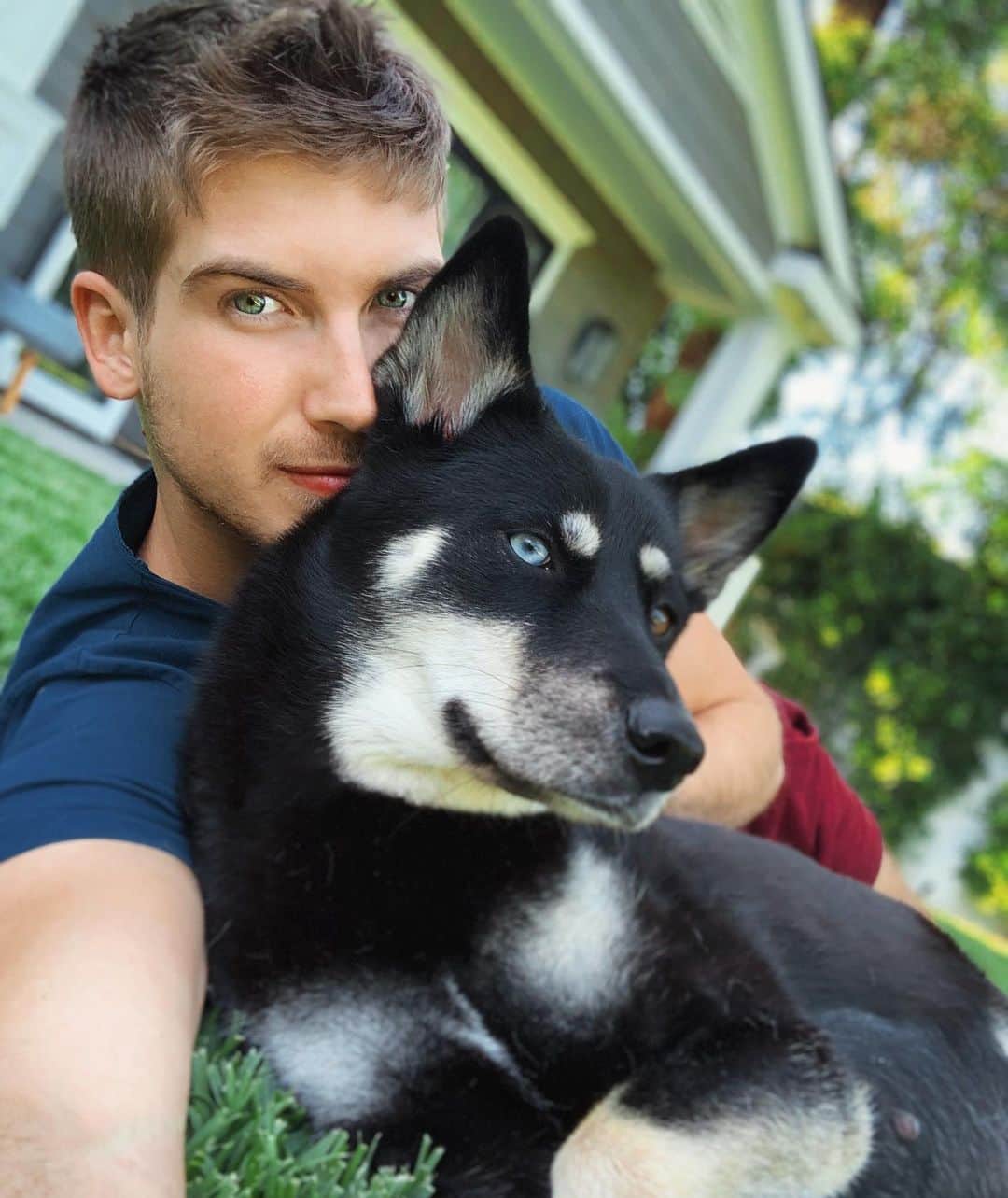 ジョーイ・グレーセッファのインスタグラム：「She’s gonna be the best mommy ever 🐶 @thehuskypac」
