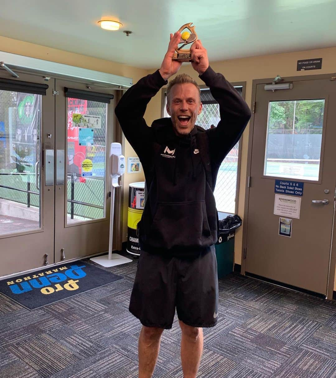 ショウン・トンプソンさんのインスタグラム写真 - (ショウン・トンプソンInstagram)「Trophy Sunday! I’m so excited to bring home my very first 1st place 🏆 tennis trophy! Of course @scottphotobombs is the best doubles partner ever! He also took 1st place in singles! Last year we got second place in this same tournament. It pays to keep on trying! Swipe to see the joy 😁😄😃 #sunday #tennis #tournament #lesson #love #usta」8月19日 7時15分 - shaunt