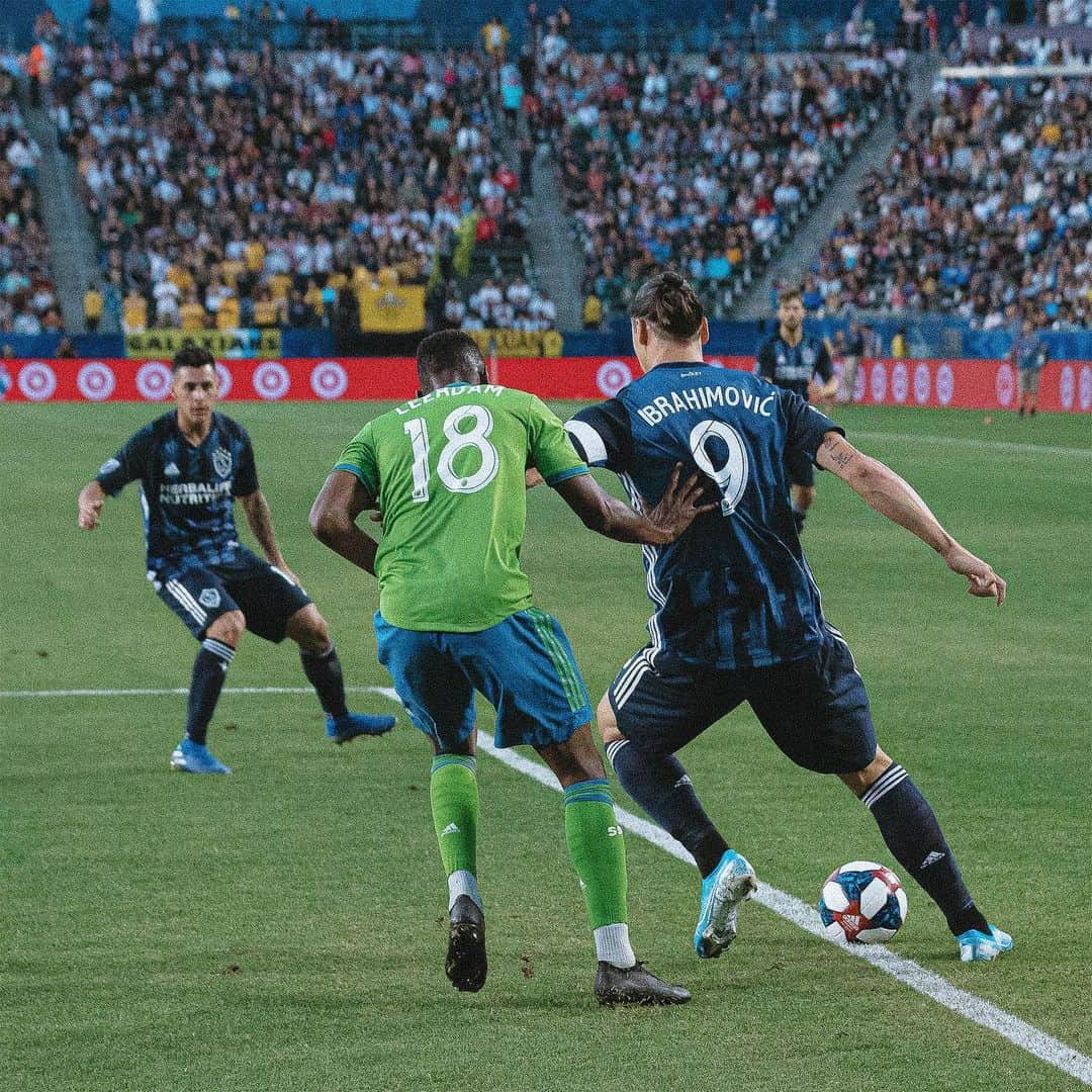 Major League Soccerさんのインスタグラム写真 - (Major League SoccerInstagram)「Stars were out for @lagalaxy - @soundersfc. 🌟」8月19日 7時19分 - mls