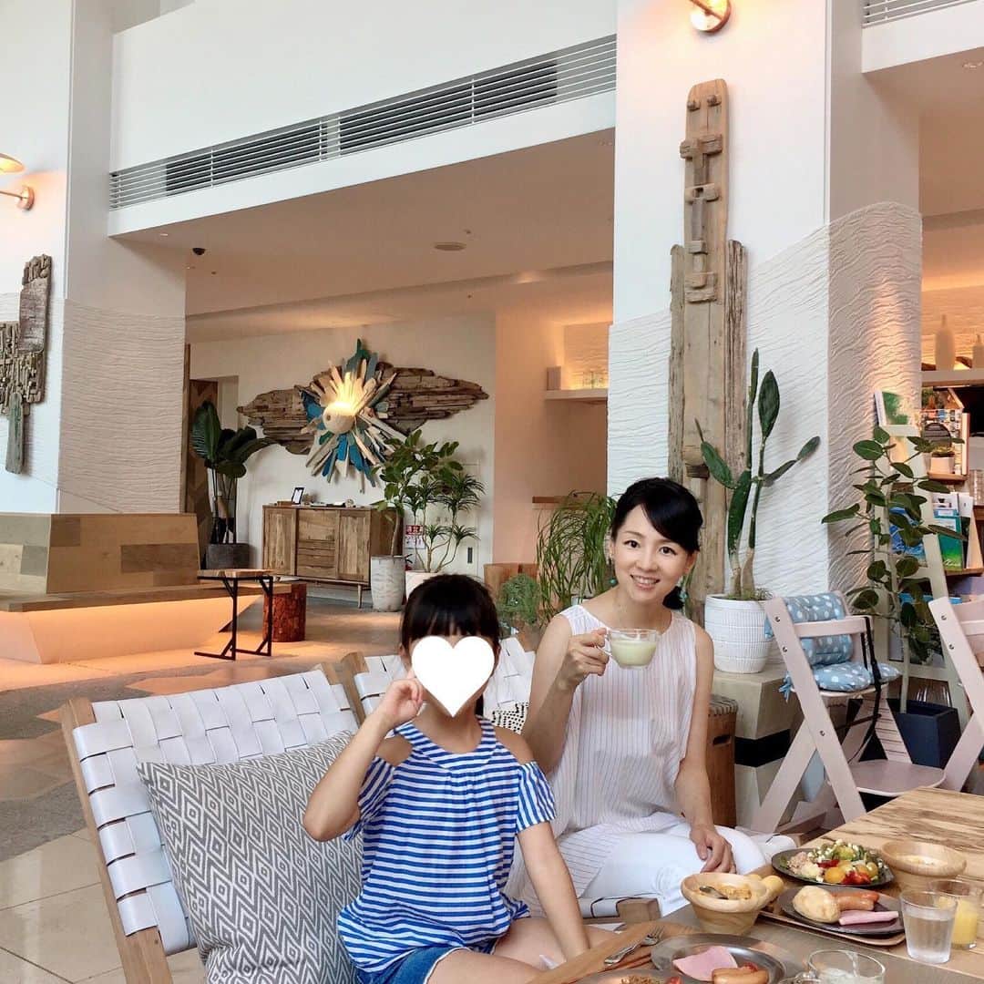 のインスタグラム：「週末は、先月オープンしたばかりの葉山うみのホテルへ。  うみとつながる爽やかな夏の朝✨  #葉山海のホテル #uminohotel #葉山#近藤淳子」