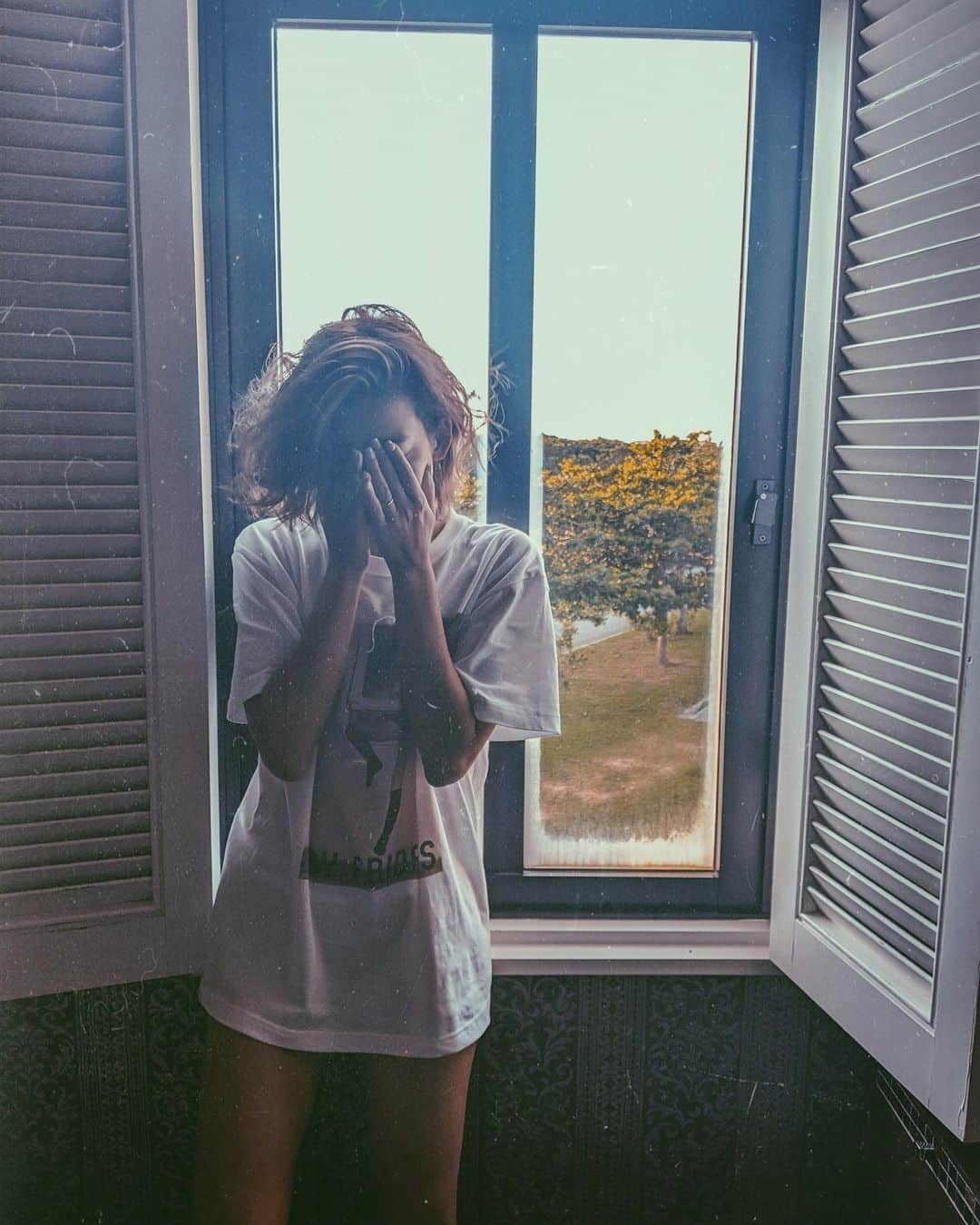 Satomi Biancaさんのインスタグラム写真 - (Satomi BiancaInstagram)「🌿🌿🌿 ・ ・ Good Morning. ・ ・ 寝起き😴😪 ・ ・ 8月も後半に… 夏が終わるカウントダウンが始まってるー😫💭 ・ ・ Tシャツは @try_fridays 💋 ・ ・」8月19日 8時25分 - satobyyyy