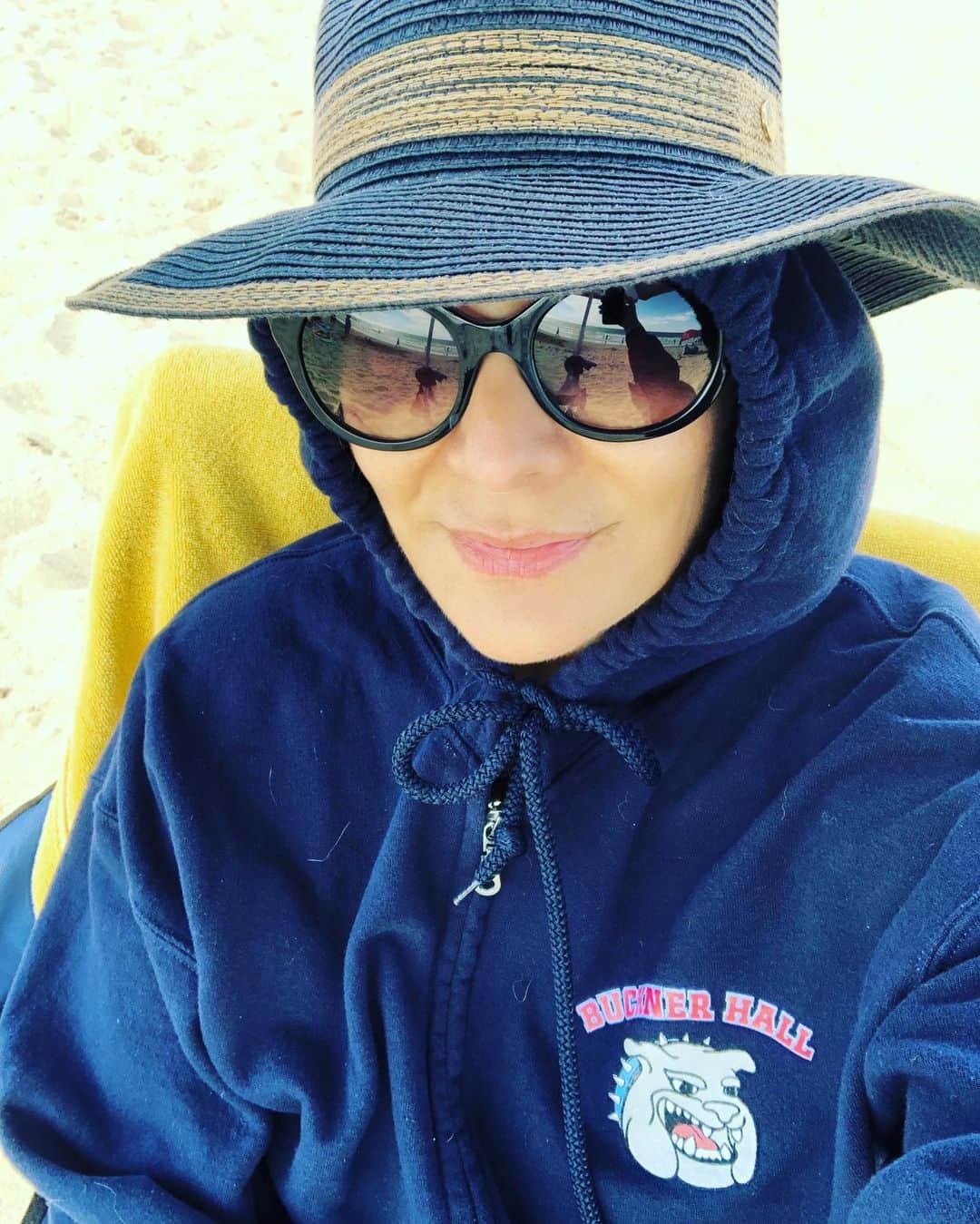 コンスタンス・マリーさんのインスタグラム写真 - (コンスタンス・マリーInstagram)「My gear when my daughter wants to go to the beach on the WINDIEST DAY of Summer! Rather be warm than look like a cool mom. 😂😂😂😂😂😂 Beach Day! #Sunday #BucknerHall #Funday #Beach #Ocean #Waves #Wind #WaterBaby #SummerIsAlmostOver 😢」8月19日 8時22分 - goconstance