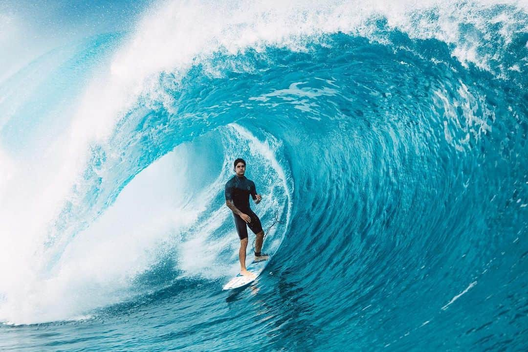 リップカールさんのインスタグラム写真 - (リップカールInstagram)「@gabrielmedina moments ago from the lens of @corey_wilson ⠀⠀⠀⠀⠀⠀⠀⠀⠀ In prep for what is sure to be a memorable week. #TahitiPro #VaiMedina」8月19日 8時40分 - ripcurl