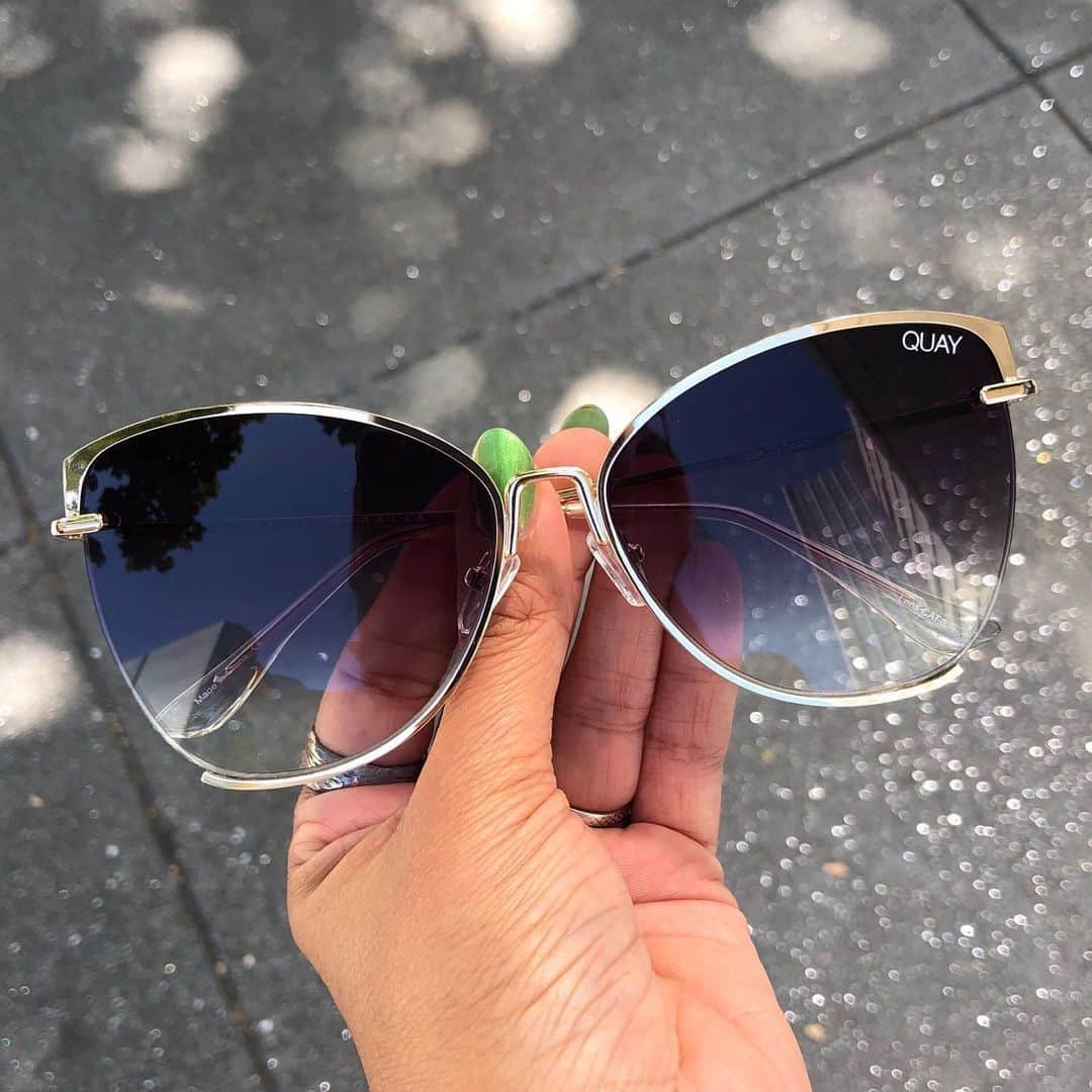 quayaustraliaさんのインスタグラム写真 - (quayaustraliaInstagram)「Stay shady from DUSK TO DAWN 😎  Rock these butterfly sunnies anytime for a seriously glam look 🙌✨ #QUAYXNABILLA #QUAYAUSTRALIA」8月19日 8時46分 - quayaustralia