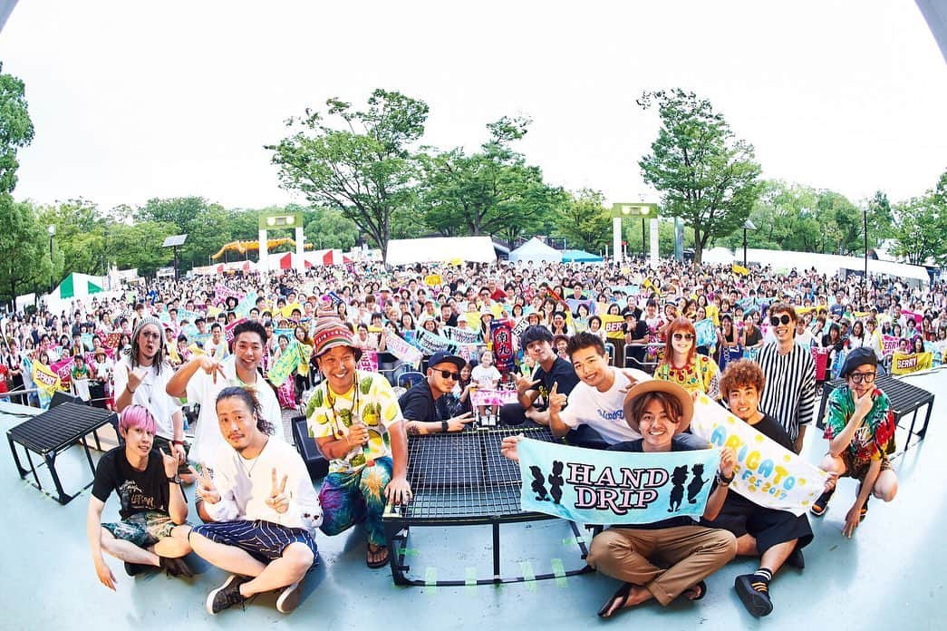 MOCAさんのインスタグラム写真 - (MOCAInstagram)「. . ‪ARIGATO MUSIC Fes 2019‬ ‪〜スペシャルフリーライブ‬ ‪in SHIBUYA SUMMER PARK〜‬ . ‪代々木公園野外音楽堂に‬ ‪集まってくれたみんなと‬ ‪最高に夏を感じれたでー🏝🤙‬ . ‪いつも、ありがとう🐻🤞‬ . ‪26日はリリパあるよ😬✌️‬ . ‪まだチケットあるよ㊗️‬ . ‪#ARIGATOMUSIC‬ ‪#MINAMINiNE‬ ‪#HANDDRIP‬ ‪#mahina‬ ‪#ベリーグッドマン‬ . photo by @keecoroma .」8月19日 9時01分 - moca_berrygoodman