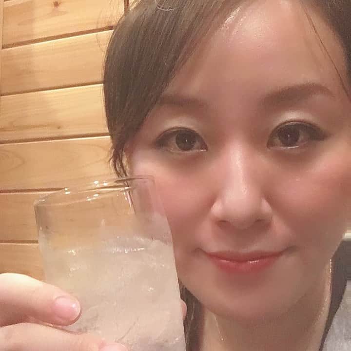 祐澄しゅんのインスタグラム：「おはようございます！ 今日は星組千秋楽。本拠地宝塚のラストステージ。一日手伝いで入る予定…だったけど、楽屋入りお出迎え行ってきます。 同期、先輩後輩、組の皆さんに本当に愛されているさゆみ。変わらない面白さと気遣い…よくぞここまで頑張って走ってきたと、すごい努力してきたと同期ながら思います。 今日もさゆみらしく輝いてください！ そして、昨日は仕事終わりに、良い事ありました！笑笑 これまた大切な仲間に会えました😊それはまたアップします⤴️ 今日がさゆみにとって、ファンの皆様にとって忘れられない素敵な一日となりますように…✨ #星組 #宝塚大劇場 #千秋楽 #紅ゆずる #88期 #同期 #写真関係なさすぎる笑 #ごめんなさい  #めちゃ仲良しに会ってきた #変わらないもの #また載せさせてください #祐澄しゅん」
