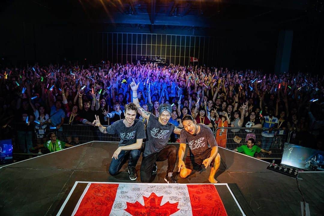雅-MIYAVI-さんのインスタグラム写真 - (雅-MIYAVI-Instagram)「Again, thank you for your love, passion and massive energy Montreal!!!! Hope to rock together again soon 🙌🏻🙌🏻🇨🇦❤️改めて、モントリオールも燃えあがりました🔥次はいざ、ニューヨークへ！！！！✈️ #Repost @miyavi_staff “NO SLEEP TILL TOKYO” World Tour 2019 Day 15 8.17 #Montreal @otakuthonmontreal  Thanks everyone for a great night!!🙏 ．  Next Up! Day 16 8.19 #NewYork #NYC @sonyhall ． ． 📸By: @zb_images ． ． 【リリース情報】 MIYAVI NEW ALBUM 💿 NO SLEEP TILL TOKYO 7.24 Release⬇️⬇️ https://umj.lnk.to/miyavi_nsttPR ． 【ライブ情報】 MIYAVI “NO SLEEP TILL TOKYO” World Tour 2019 . 8/19 - New York | Sony Music Hall  8/20 - Philadelphia | Theatre of Living Arts 8/22 - Washington D.C. | The State Theatre 8/24 - Atlanta | The Masquerade 10/05 - Helsinki | Tiivistamo 10/06 - London | Islington Assembly Hall 10/08 - Paris | O’Sullivans Backstage By The Mill 10/09 - Bordeaux | Rock School Barbey 10/10 - Barcelona | Salamandra 10/12 - Geneva | Moulin Rouge 10/13 - Lyon | Le Transbordeur 10/15 - Amsterdam | Melkweg 10/16 - Cologne | Essigfabrik 10/17 - Berlin | Columbia Theater 10/21 - Budapest | Barba Negra Music Club 10/23 - Moscow | Glavclub Green Concert 10/24 - St. Petersburg | Aurora Concert Hall November: ASIA December: JAPAN ． MYV CREW Exclusive MIYAVI Birthday Live 2019 ． 9月15日(日) 恵比寿 LIQUIDROOM . MIYAVI ファンクラブ ”MYV CREW” 2019年度会員受付中！！ MIYAVI Fan Club“ MYV CREW” 2019 Membership Admission and Renewal Information  ご入会方法は⬇️ http://myv382tokyo.com/myvcrew/about.html ． ． #MIYAVI #NoSleepTillTokyo #NSTT #UnderTheSameSky #DAOKO #千客万来 #SenkyakuBanrai #Diner #ninagawamika #蜷川実花 #MYVCREW #NorthAmerica #USA #CANADA #MEXICO #EUROPE #ASIA #JAPAN #live ．」8月19日 8時58分 - miyavi_ishihara