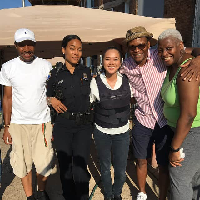 ラリー・ギリアード・Jrさんのインスタグラム写真 - (ラリー・ギリアード・JrInstagram)「Yesterday was the Franklin Square Block Party! It’s hosted by my mom every year on the block I grew up on, Saratoga St. My kids and I whipped up a kale salad, salmon, pasta salad and 2 pineapple coconut cakes for the occasion! @theoriginalyogacop and @cheriesd stopped by to join us! We even got one of Bmore’s finest to jump a little rope! Nothing like a summer block party to bring out the kid in you! #goodtimes #family #summertimefun #mybmore #baltimore #franklinsquare #blockparty #2019 @jadon_gilliard @michaela_jolie」8月19日 9時15分 - thereallgjr