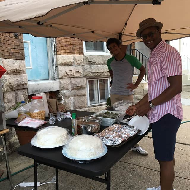 ラリー・ギリアード・Jrさんのインスタグラム写真 - (ラリー・ギリアード・JrInstagram)「Yesterday was the Franklin Square Block Party! It’s hosted by my mom every year on the block I grew up on, Saratoga St. My kids and I whipped up a kale salad, salmon, pasta salad and 2 pineapple coconut cakes for the occasion! @theoriginalyogacop and @cheriesd stopped by to join us! We even got one of Bmore’s finest to jump a little rope! Nothing like a summer block party to bring out the kid in you! #goodtimes #family #summertimefun #mybmore #baltimore #franklinsquare #blockparty #2019 @jadon_gilliard @michaela_jolie」8月19日 9時15分 - thereallgjr