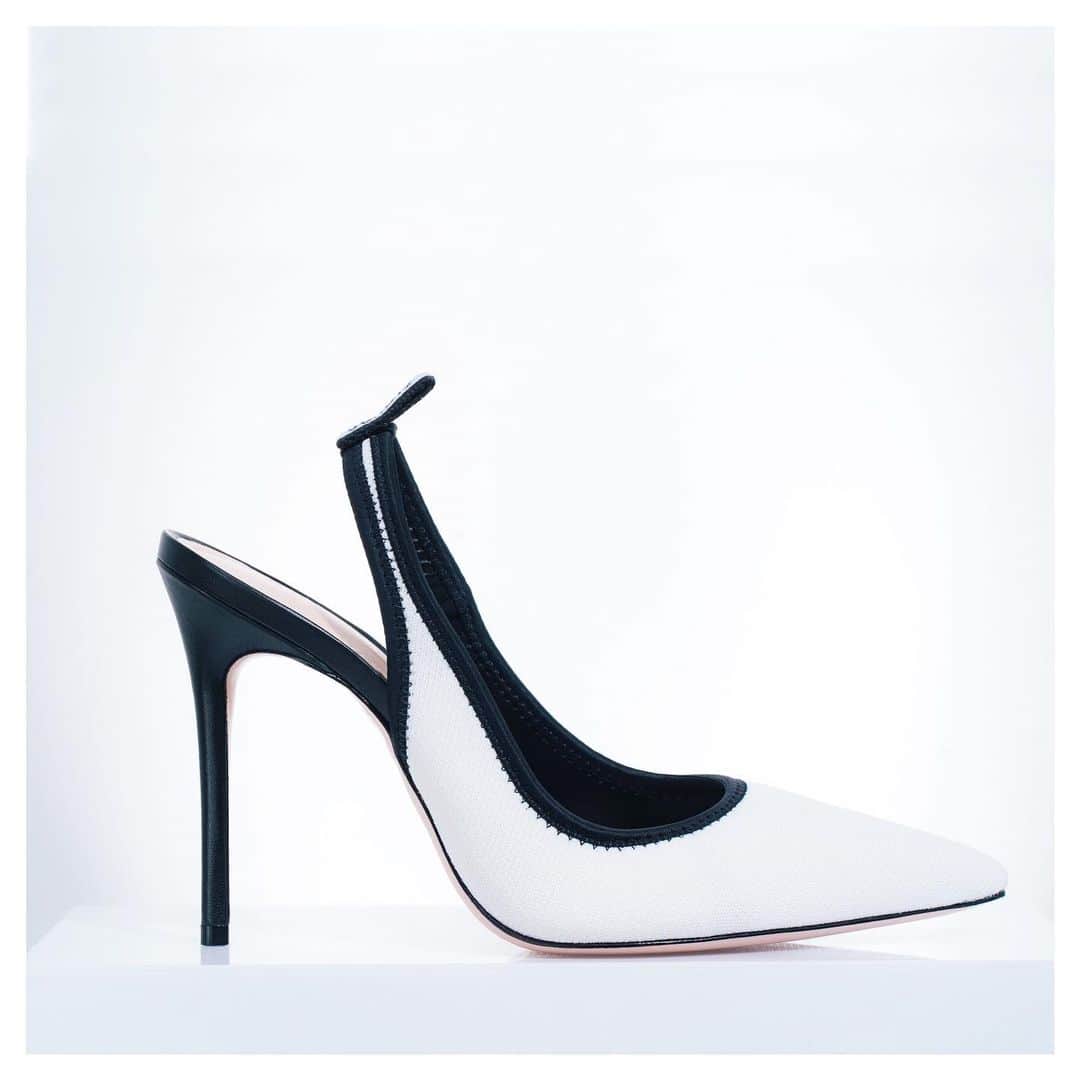 Schutzのインスタグラム：「SPORTY & HIGHER POWER. 🖤 #schutzsummer #highheels」