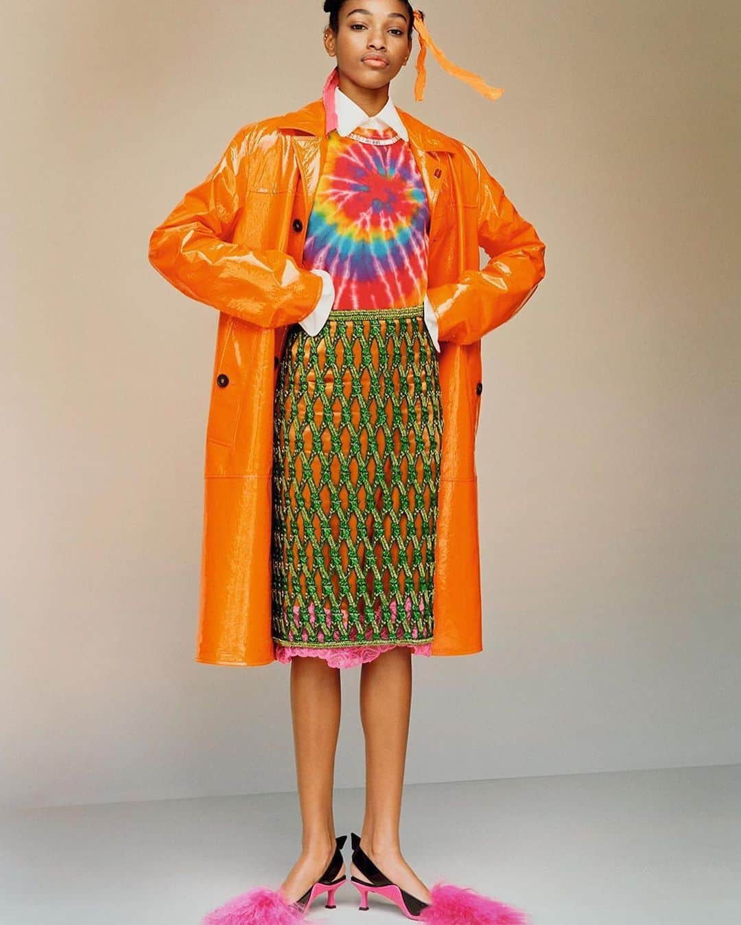 IMG Modelsさんのインスタグラム写真 - (IMG ModelsInstagram)「Pop of Color. 🌈 @naomichinwing for @vogueme #📷 @paulwetherell67 #👗 @clare_byrne #IMGstars」8月19日 9時12分 - imgmodels