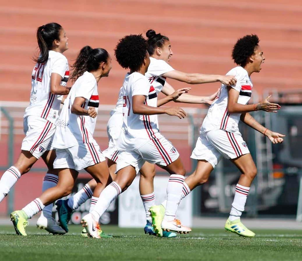 São Paulo FCさんのインスタグラム写真 - (São Paulo FCInstagram)「E o domingão também teve show das nossas craques do #FutebolFemininoTricolor: São Paulo 4x0 Cruzeiro, no Pacaembu! Gols de Bruna, Yaya, Valéria e Cris. Uma grande vantagem do Tricolor para a finalíssima do Brasileiro A2, no próximo domingo (25), às 14h, no Mineirão. Que venha a decisão! #VamosSãoPaulo 🇾🇪 ⠀⠀⠀⠀⠀⠀⠀⠀⠀ 📸 Anderson Rodrigues / saopaulofc.net」8月19日 9時16分 - saopaulofc