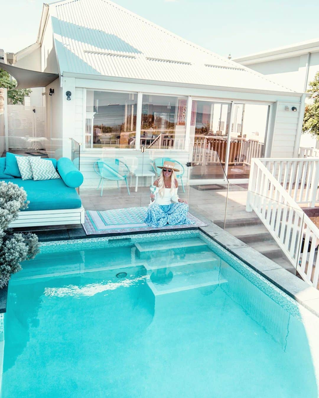 さんのインスタグラム写真 - (Instagram)「Who knew traveling only 20 minutes from home could transport you so far away and bring all the vaycay vibes required ☀️ . We’ve loved every single minute of our @executive_escapes family staycay at the Cottesloe Beach house 🐚 it’s been the ultimate recharge for all of us. This 3 bed, 2 bath luxury beach house was actually built back in 1906. Whilst keeping its charm, it has since been renovated into an open plan, light filled, neutral space with a beautiful outdoor area featuring a stunning solar heated plunge pool overlooking the ocean 🌊 . We’ve been so blessed with so much magic these past few days 🌈 from waking up to a double rainbow on the beach at sunrise and dancing in the rain as it absolutely poured down on us 😂 to watching the moon rise as the sun glistened over the ocean 🌝✨ enjoying multiple golden sunsets with these infinity pool views, and we even caught a glimpse of a local osprey flying as it landed in its nest 🦅 . Cottesloe will always hold a special place in our hearts 💛 this is where @bobbybense and I were married almost 12 years ago. Every time we visit we make sure to go back to our special spot and reminisce 💫 Check my Cottesloe story highlights for all the action from our wonderful week 💛 . Who else loves a good staycay? . 📸 @bobbybense | Swipe for more pics 🌈 . #ExecutiveEscapesPerth #cottesloe #cottesloebeach #sunsetbeach #sunset_pics #gllsunsets #yumikim #seeaustralia #seeperth #experienceperth #seeaustralia #justanotherdayinwa #westernaustralia #staycay #staycation #travellight #travelblogger #iamtb #wonderful_places #beachesnresorts #beautifuldestinations #luxurytravel #familytravel #doublerainbow #rainbow #djiglobal」8月19日 20時13分 - helen_jannesonbense
