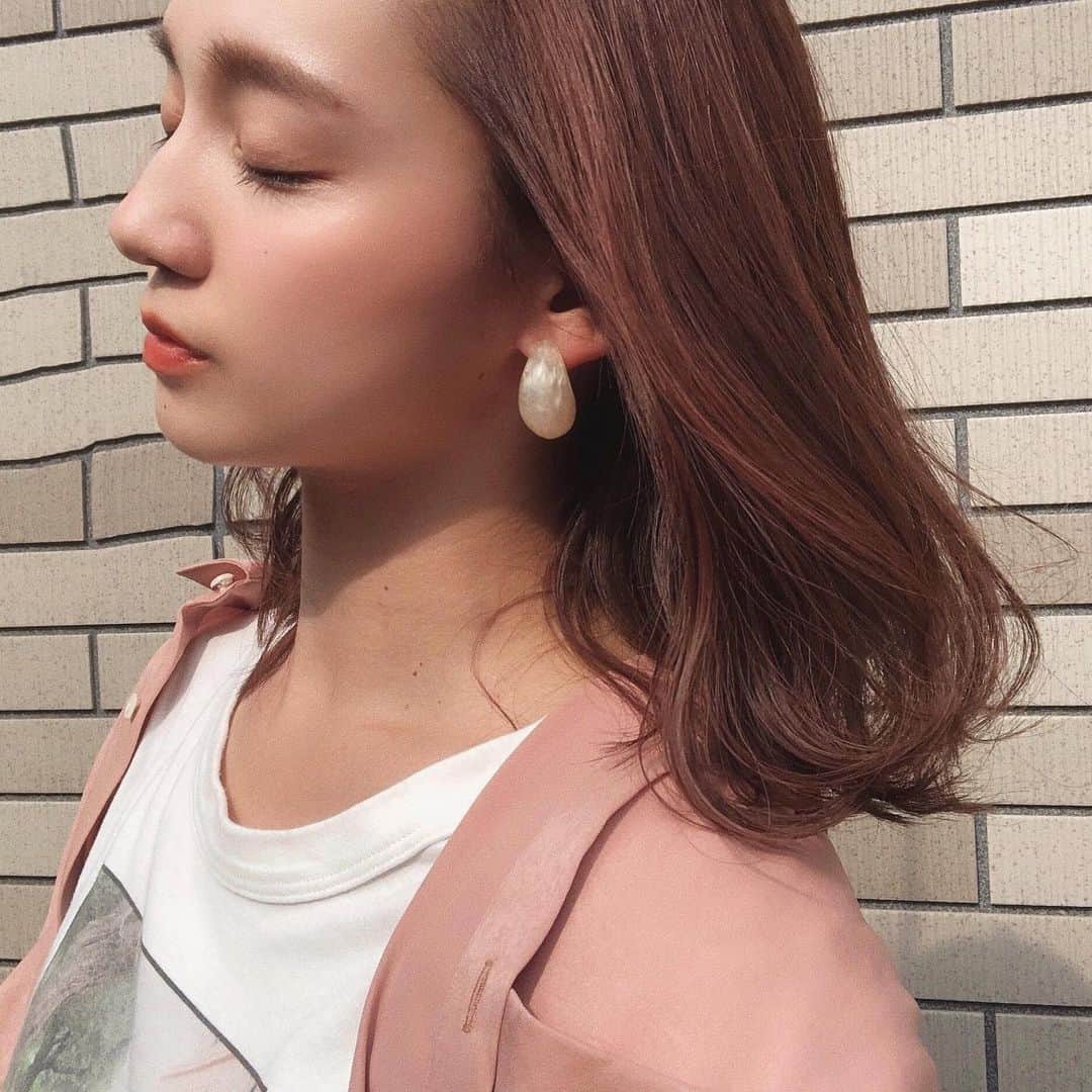 yuinaさんのインスタグラム写真 - (yuinaInstagram)「髪色ピンクベージュにしてもらいました🍑#初 落ちてきちゃうのさみしいな #ピンクベージュ #ヘアカラー #イルミナカラー #hair #haircolor #instafashion  #instajapan #selfie #l4l #japanese」8月19日 20時09分 - yuina_xg