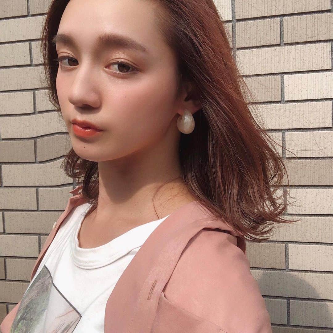 yuinaさんのインスタグラム写真 - (yuinaInstagram)「髪色ピンクベージュにしてもらいました🍑#初 落ちてきちゃうのさみしいな #ピンクベージュ #ヘアカラー #イルミナカラー #hair #haircolor #instafashion  #instajapan #selfie #l4l #japanese」8月19日 20時09分 - yuina_xg