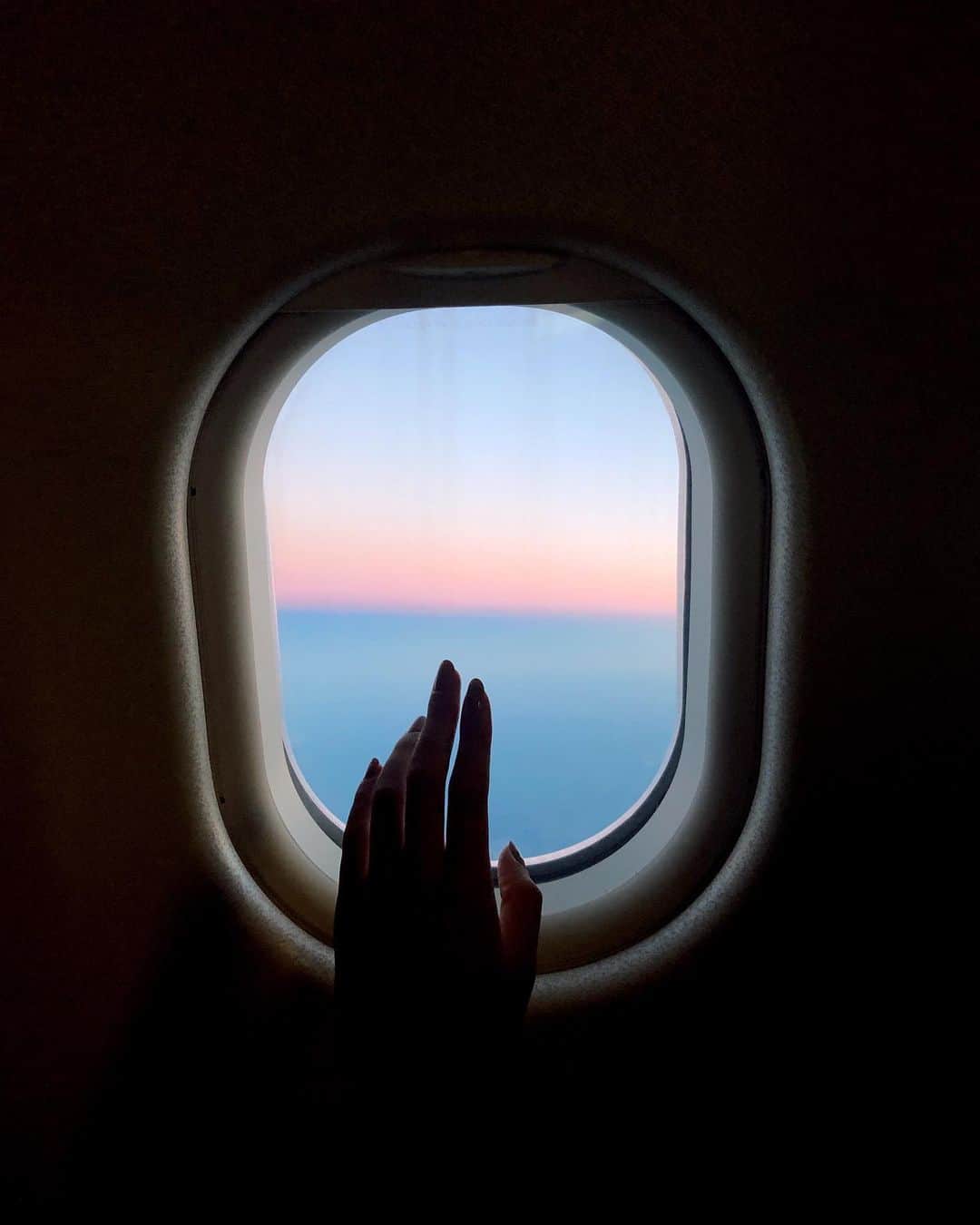 大屋夏南さんのインスタグラム写真 - (大屋夏南Instagram)「✈️💕 どこに来たでしょう？👀(恒例になってきたこのクイズ) ・ ・ #airplane #flying」8月19日 20時09分 - __kana_oya__