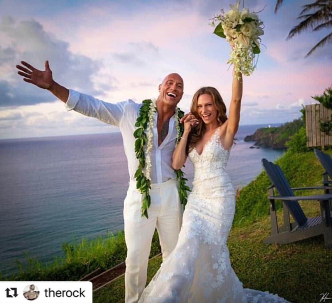 Good Morning Americaさんのインスタグラム写真 - (Good Morning AmericaInstagram)「CONGRATS! Link in bio for all the details! #Repost @therock We do.  August 18th, 2019. Hawaii. Pōmaikaʻi (blessed)  @laurenhashianofficial❤️ @hhgarcia41📸」8月19日 20時11分 - goodmorningamerica