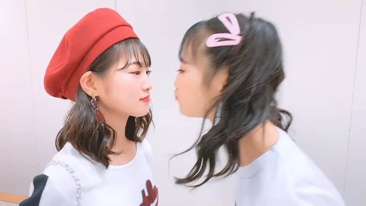 ニコ☆プチのインスタグラム：「イベントにて…!! 待機中のるっちゃまです🙋‍♀️ . . #関谷瑠紀  #丸山真亜弥  #るっちゃま  #何してるのかな😗 #はっ😳‼️ #と見つめ合ってるところが見所です」