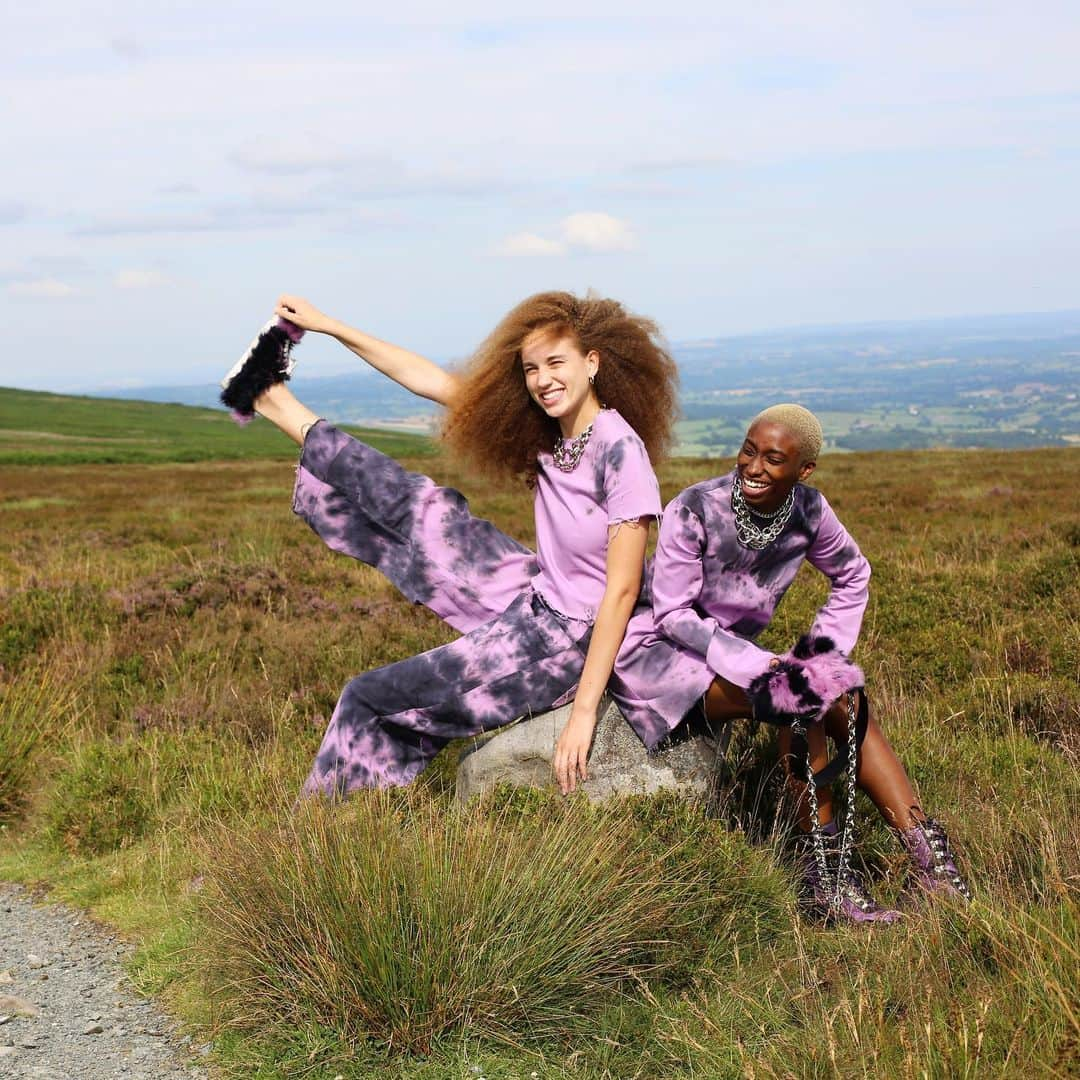 Marques Almeidaさんのインスタグラム写真 - (Marques AlmeidaInstagram)「AW19! The best day shooting new autumn winter pieces at the Brecon Beacons in Wales 💜」8月19日 18時44分 - marques_almeida