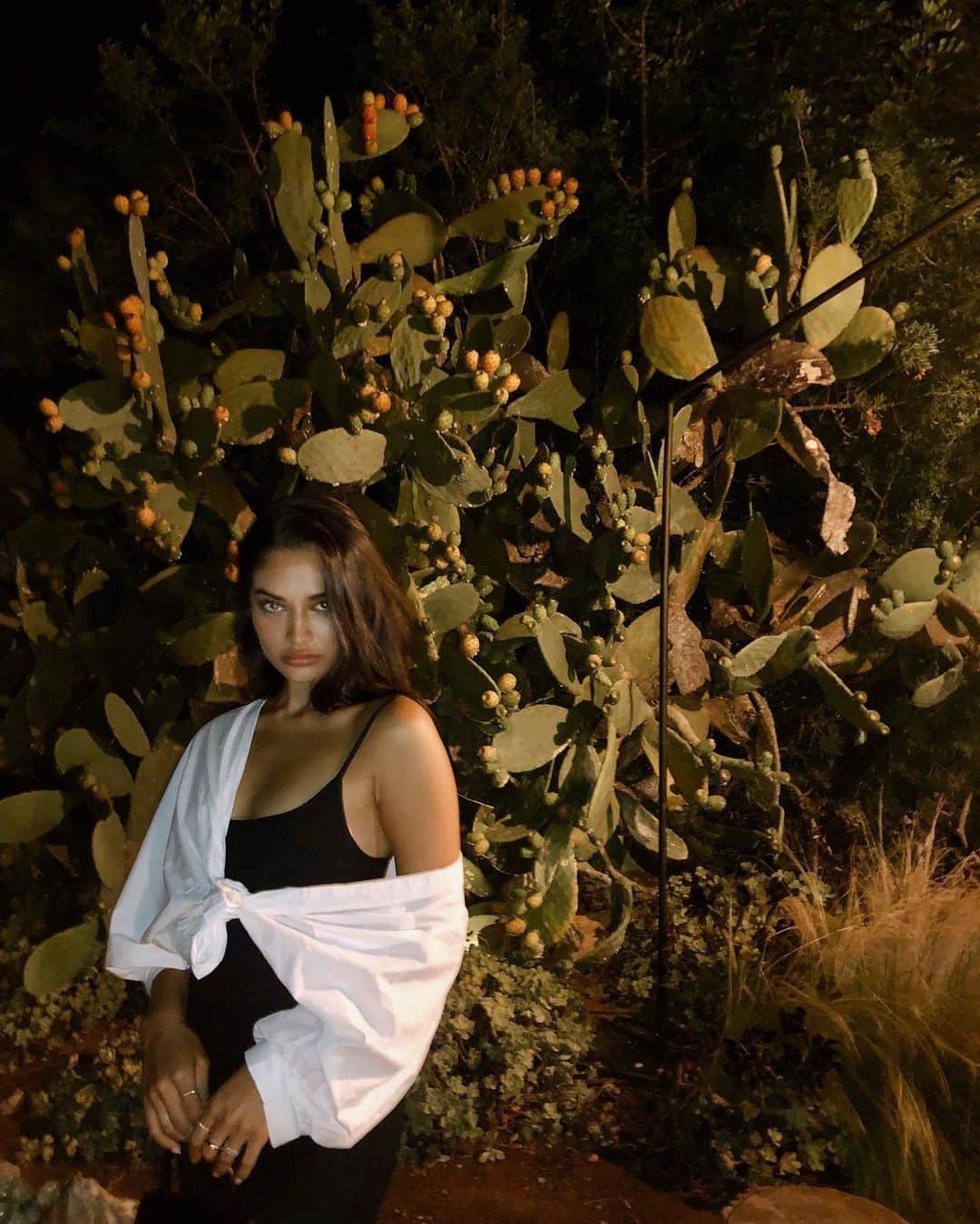 シャニーナ・シャイクのインスタグラム：「Your green eye girl  Find my look on @luisaviaroma」
