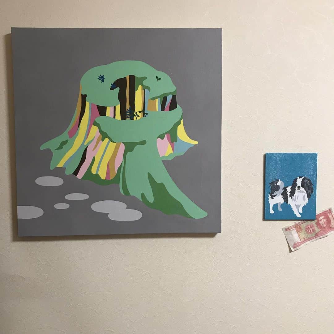 松尾たいこさんのインスタグラム写真 - (松尾たいこInstagram)「Tease are the paintings displayed in my studio 😊 いま、アトリエに飾ってるのはこの2点の絵。 #japaneseartist #liveintokyo #myartwork #acrylicpainting  #japanesepotter #art #illustration #artoftheday  #art_spotlight #artsanity  #iwouldloveto #soloexhibition #happyart #loveart #lovejapan #lovenyc #lovehongkong #lovedogs #アート #絵」8月19日 18時55分 - taikomatsuo