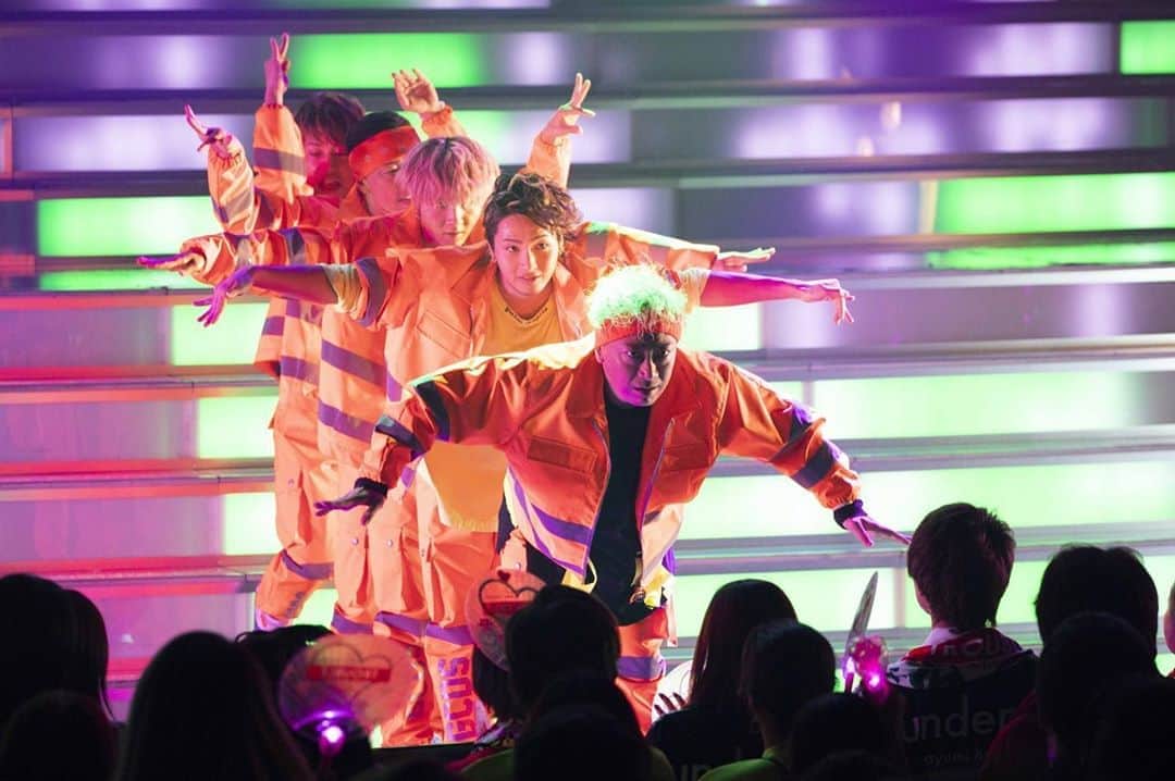 荒木駿平さんのインスタグラム写真 - (荒木駿平Instagram)「. . . ayumi hamasaki TROUBLE TOUR 2019-2020 𝓐  ｰmisunderstoodｰ . 令和と共にスタートしたこのツアーも一旦中締めということで怪我なく無事に終えれました！ . あゆさん ダンサーの皆さん コーラスさん 沢山のスタッフさん そしてお客様 全ての方が1つになってライブが生まれる奇跡に本当に感謝しています。 . 旅は終わらないということで次から始まるステージ代々木CDLに向けて更にレベルアップできるよう頑張ります💪🔥 . . あゆさん本当にありがとうございました！！！ . #ayumihamasaki #浜崎あゆみ #trouble #troubletour #misunderstood  #沢山近くまで行けて幸せでした #昨年オーディションを受けることを決意してよかった #余韻が抜けません . . . #OPの #ジンさん #あれはずるいです #笑」8月19日 19時02分 - syunpei0130