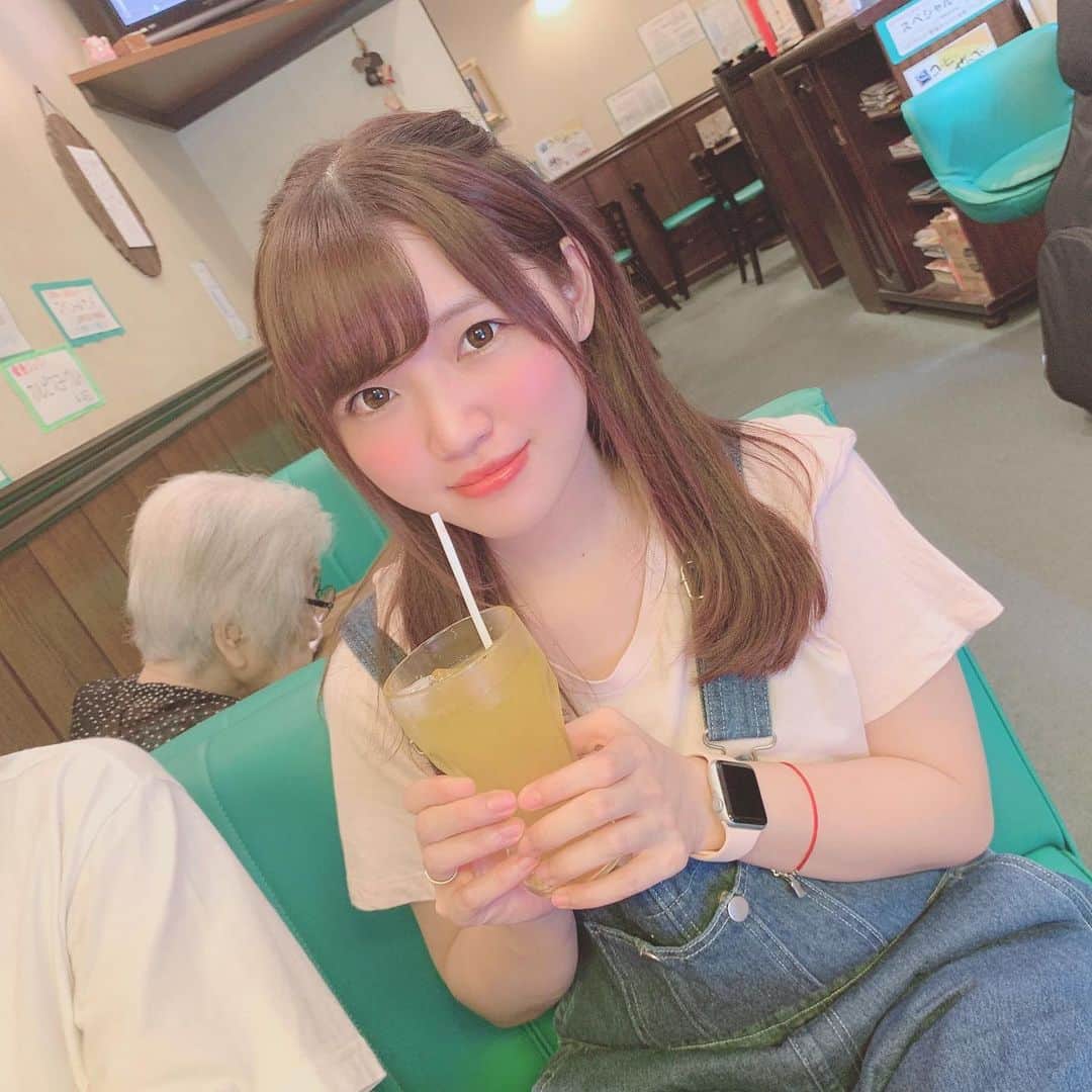 Riicoのインスタグラム：「ほんと、the!!喫茶店!!って感じの昔ながらの素敵な喫茶店@きっさ姉妹(名古屋)☕️❤︎ 昨日のライブ前にりりとちんりかの4人で行ったの♬✨ おばぁちゃんともお話したりしてほっこりしたぁ( ˶´⚰︎`˵ )名古屋ならではなモーニング、最高やった🥰 #名古屋 #モーニング #喫茶店 ・ あ、髪切りました💇🏻‍♀️❤️笑」