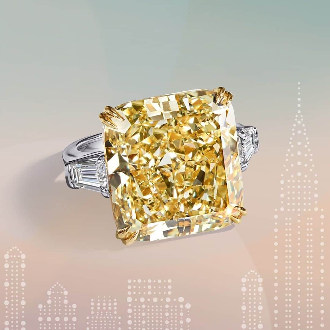 ハリー・ウィンストンさんのインスタグラム写真 - (ハリー・ウィンストンInstagram)「Sunshine in the city. A fancy intense yellow #diamond center stone captures the excitement of New York City at dawn. #HarryWinston #HighJewelry」8月19日 19時30分 - harrywinston