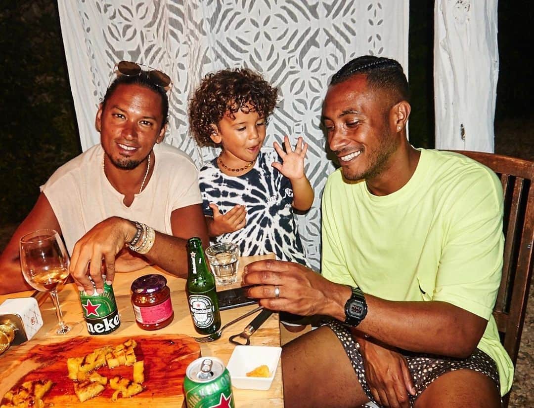 のインスタグラム：「Quality time with Ryan and Zen ♥️ 📸: @jeromeduran」