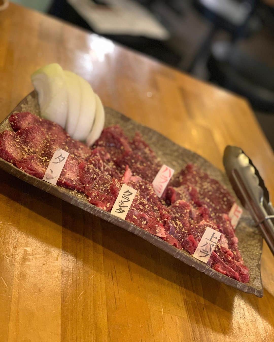 板橋瑠美さんのインスタグラム写真 - (板橋瑠美Instagram)「horse🐎Loves♡﻿ ﻿ ﻿ さやかと馬肉デートしてきた❣️﻿ ﻿ 大好きなうまえびす 三茶店^ ^﻿ ﻿ ﻿ 安定の美味しさに泣けました♡﻿ ﻿ ﻿ 馬肉の焼肉は、ヘルシーで罪悪感ないし﻿ 高たんぱく質で最高すぎ💋﻿ ﻿ 常連になりつつあるので、いつも名前を書いてくださるのが嬉しい♡ ・ ・ @umaebisu3cha  美味しいお馬さんまた食べに行きますー！☻✨﻿ ﻿」8月19日 19時39分 - rumi_official_0616