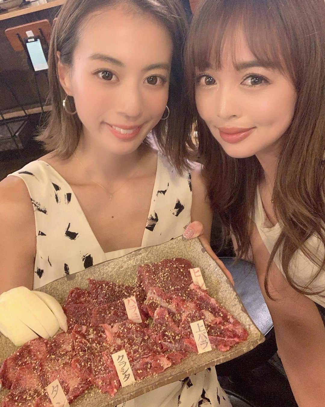 板橋瑠美さんのインスタグラム写真 - (板橋瑠美Instagram)「horse🐎Loves♡﻿ ﻿ ﻿ さやかと馬肉デートしてきた❣️﻿ ﻿ 大好きなうまえびす 三茶店^ ^﻿ ﻿ ﻿ 安定の美味しさに泣けました♡﻿ ﻿ ﻿ 馬肉の焼肉は、ヘルシーで罪悪感ないし﻿ 高たんぱく質で最高すぎ💋﻿ ﻿ 常連になりつつあるので、いつも名前を書いてくださるのが嬉しい♡ ・ ・ @umaebisu3cha  美味しいお馬さんまた食べに行きますー！☻✨﻿ ﻿」8月19日 19時39分 - rumi_official_0616