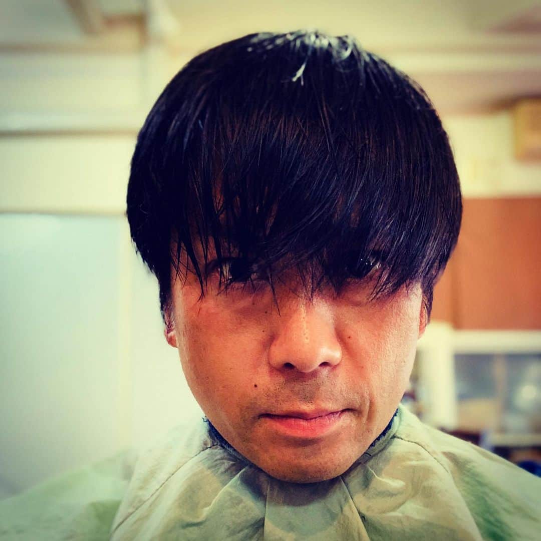 阿部浩貴のインスタグラム：「これが→こうなって→こう！ #バッサリ  #中村俊輔的前髪 #からの  #香港コメディアン  #または #漫才ブームの頃の漫才師 #からの  #野球部引退した3年」