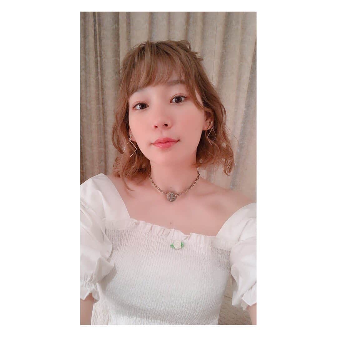 高槻かなこさんのインスタグラム写真 - (高槻かなこInstagram)「. ふわふわなかみのけ きらきらな目元 女の子なふく . ときめき🥰🥰🥰 . ネックレス @ohpearl_tokyo  トップス @littlesunnybitestyle . #着回しきんちゃん #fashion #code  #私服 #私服コーデ  #着回しコーデ  #声優 #高槻かなこ」8月19日 19時47分 - kanako.tktk