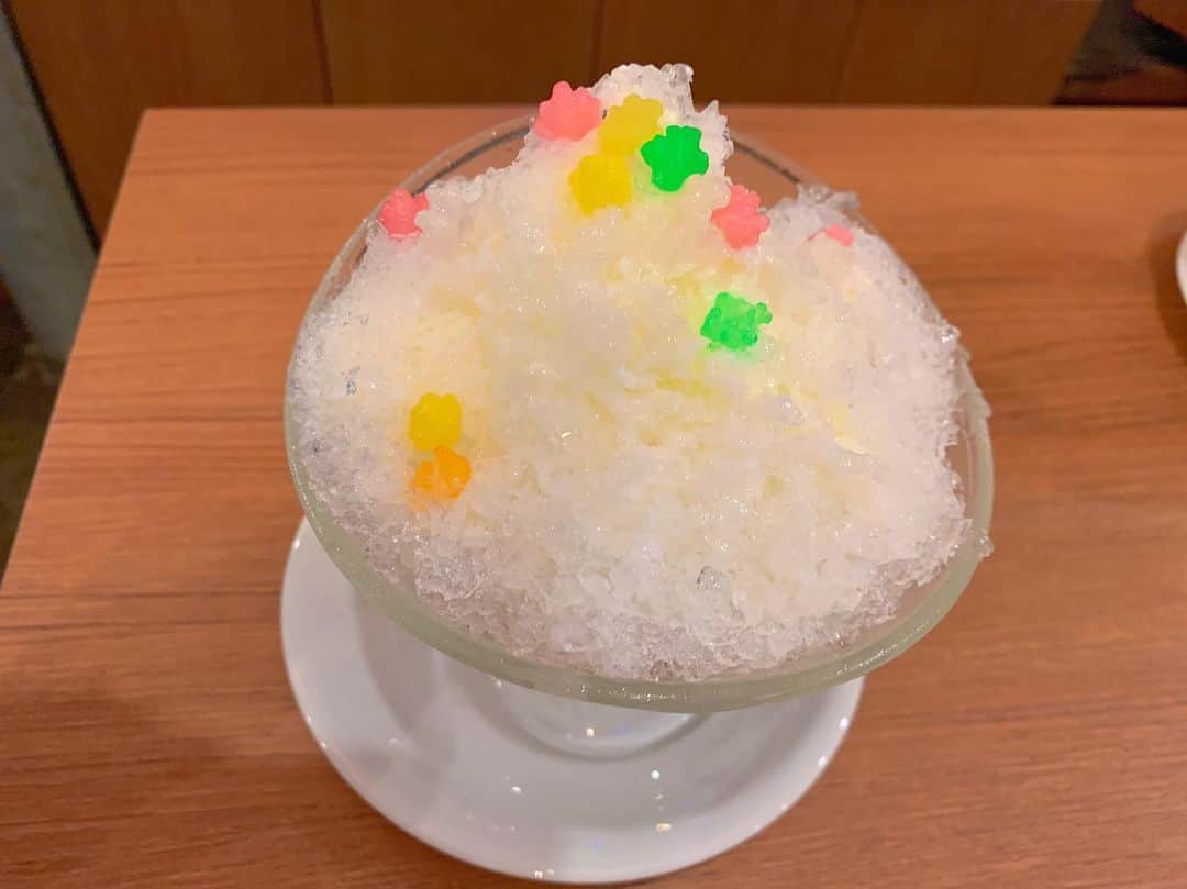 寺田御子さんのインスタグラム写真 - (寺田御子Instagram)「#邪神ちゃんドロップキック とコラボしている神田明神での「氷姉妹のかき氷」です。練乳イチゴとレモンクリーム。 アニメでかき氷を売る氷ちゃんを演じさせていただいているので、そのご縁で今年もかき氷屋さんをしました。８月いっぱいは明神カフェで食べられるようです。」8月19日 19時48分 - mikoterada