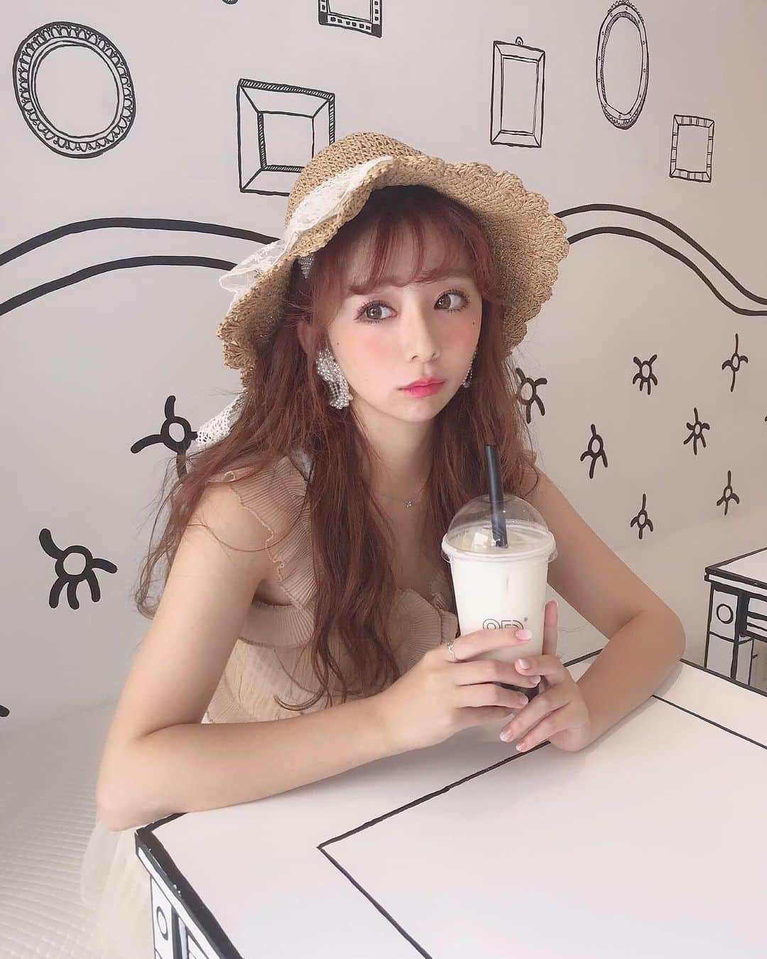 横田亜美さんのインスタグラム写真 - (横田亜美Instagram)「❤︎ 2Dカフェ☕️ . まるで絵の中にいるみたい📖 . ぜーったいopenと同時に 行くべきだよ🥺❣️ ( a.m.11時open ) . 朝は空いてて最高だた💗💗 . 🧸🎀 . . @2dcafe_shinokubo  #新大久保カフェ #新大久保 #カフェ #タピオカ #タピ活 #たぴおか #韓国カフェ #韓国ファッション #プチプラコーデ」8月19日 19時48分 - amimi0218