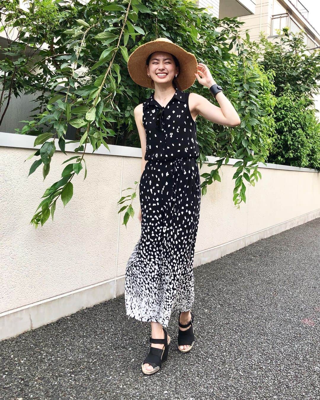 のインスタグラム：「🌱🐆🖤🦓🌿 @placard_by_melan  おきにのall in oneでおでかけ こちらNYでbuyingしたそう♡♡ Accやvintageものもかわいいよ😍 #fashion#ootd#summer #holiday#sunday#allinone  #selectshop#placardbymelan  #🕶#𓂘𓄡… #deuxiemeclasse  #sandals… #balenciaga  #chisacoordinate#松永ちさと」