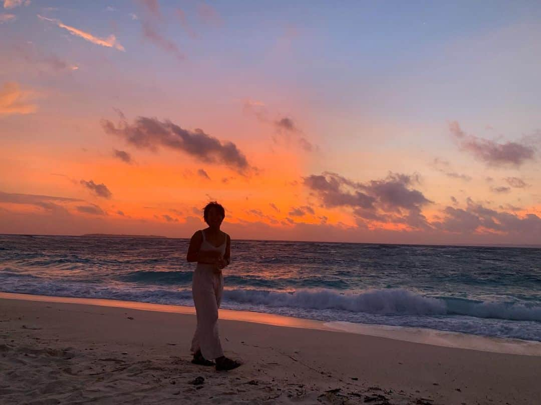 藤巻紗月さんのインスタグラム写真 - (藤巻紗月Instagram)「🙈🧡🙈🧡🙈🧡 心洗われタ。 #夕日 #海 #okinawa」8月19日 19時56分 - satsuki_48fuj