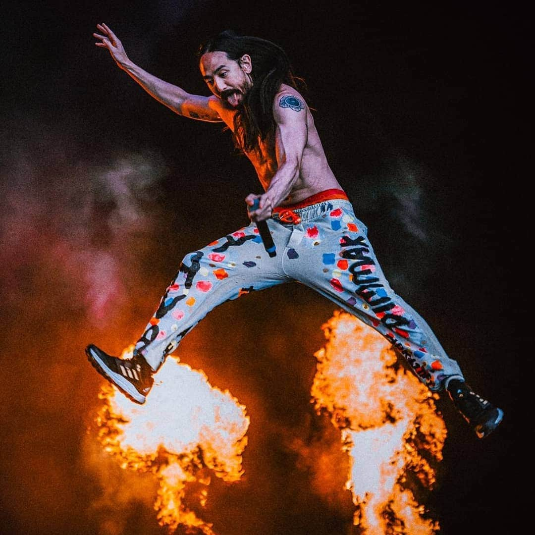 スティーヴ・アオキさんのインスタグラム写真 - (スティーヴ・アオキInstagram)「My last show in Germany for the summer! Rain came down hard and u guys stayed with me. I wont forget that! Danke 🇩🇪」8月19日 19時54分 - steveaoki