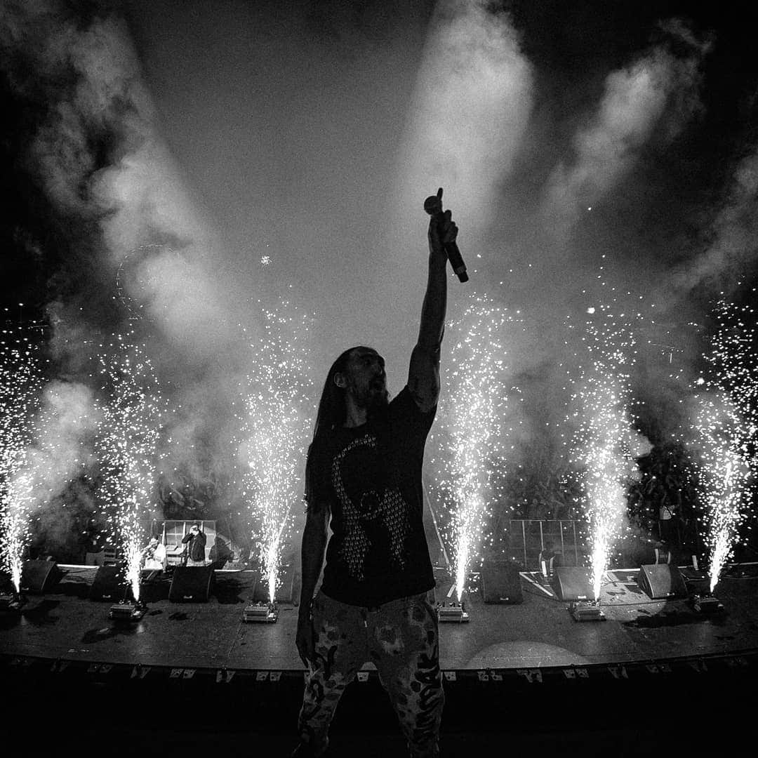 スティーヴ・アオキさんのインスタグラム写真 - (スティーヴ・アオキInstagram)「My last show in Germany for the summer! Rain came down hard and u guys stayed with me. I wont forget that! Danke 🇩🇪」8月19日 19時54分 - steveaoki