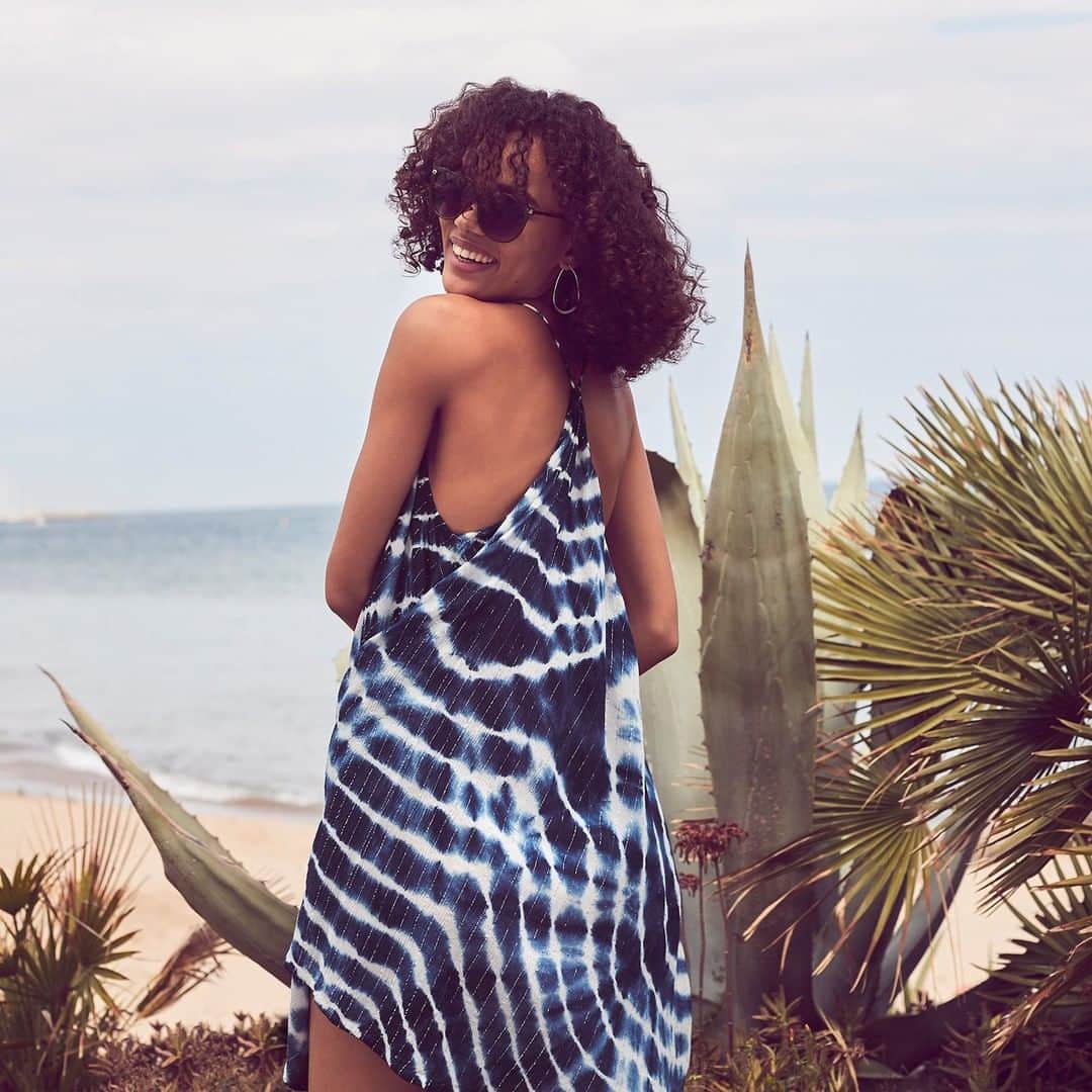 アクセサライズのインスタグラム：「Get into the swing of summer holidays with this tie dye dress. Cut in a comfortable swing silhouette, with dainty straps and metallicised thread stripes for a touch of subtle sparkle. 🔍7971604050  Tap the link in the bio to shop now.  #Accessorize」