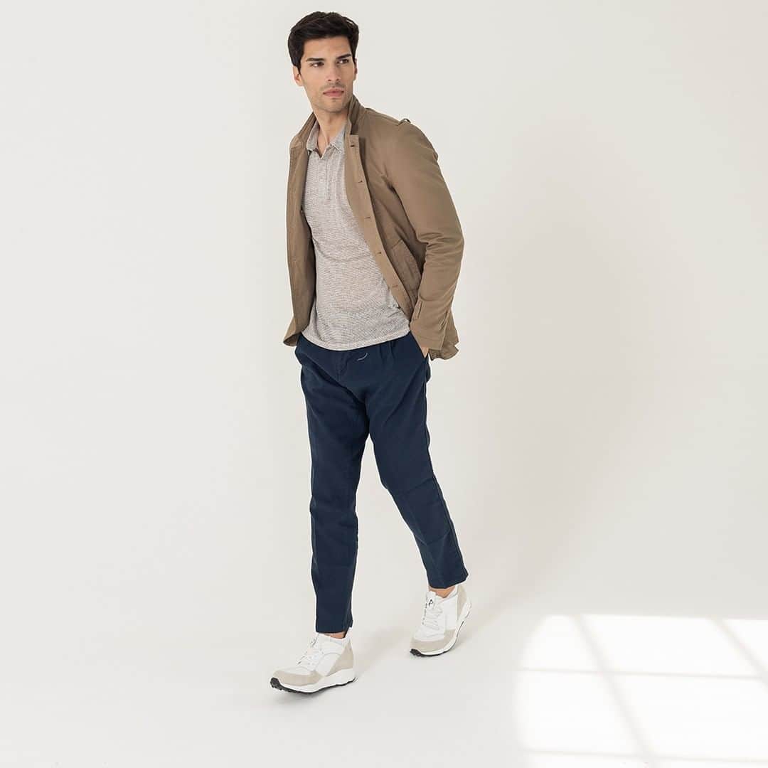 マッシモレベッキのインスタグラム：「Choose a mixed linen polo shirt for your summer evenings in neutral tones, casual jacket and slim pants. Take advantage of the latest sales. #MassimoRebecchi」
