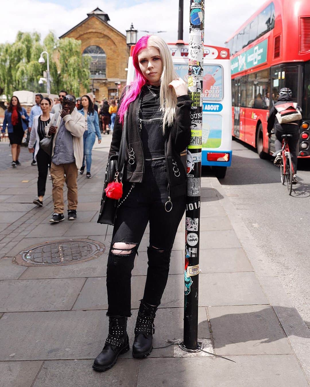 Droptokyoさんのインスタグラム写真 - (DroptokyoInstagram)「LONDON STREET STYLES @drop_london #🇬🇧 #streetstyle#london#streetscene#streetfashion#streetwear#streetculture#fashion#film#filmphotography #LFW#londoner#styleblogger#fashionshow#fashionmodeles#mood#fashionweek#photography#instafashion#fashionstyling#models#highfashion#fashionstyle#fashionstyling#photographer#style Photography: @yuri_horie_」8月19日 11時04分 - drop_tokyo