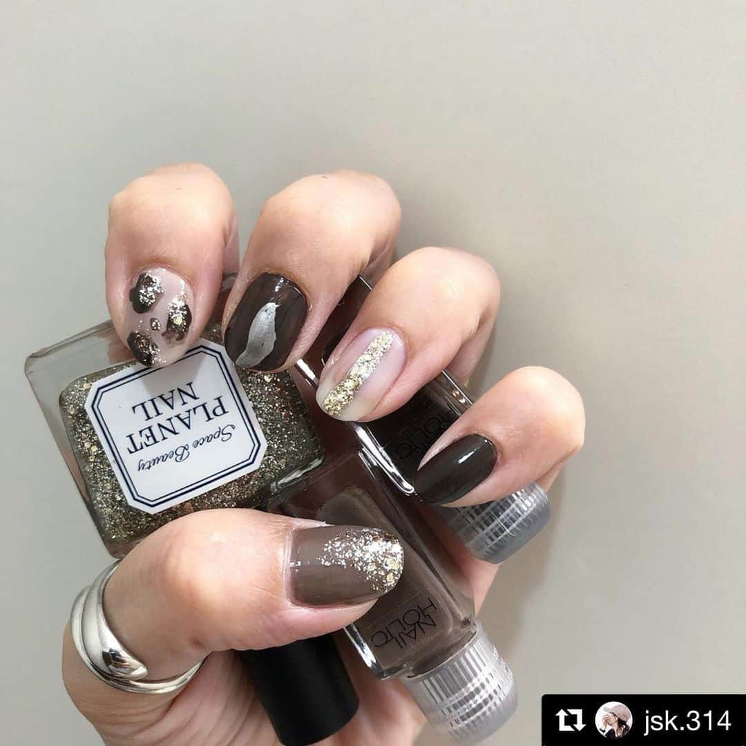 のインスタグラム：「@jsk.314 さん PLANET NAIL Basic Line PLB15 巡る流星群 を使用した秋ネイルのご紹介ありがとうございます💅 #planet_jp ・ #Repost @jsk.314 with @get_repost ・・・ .﻿ ﻿ ﻿ ﻿ ネイルだけでも﻿ 秋を先取り。﻿ ﻿ ﻿ ﻿ まだ早いかな？笑﻿ ﻿ ﻿ ﻿ #BR355﻿ #BR353﻿ #巡る流星群﻿ ﻿ ﻿ ﻿ ﻿ 鹿児島までぷち旅行します。﻿ ﻿ ﻿ ﻿ ﻿ どこか良いところ﻿ あったら教えて下さい♡﻿ ﻿ ﻿ ﻿ ﻿ ______________________________________________________﻿ ﻿ #juri_nail 👀🔍 #セルフネイル部 #nailholic_kose #nailholic #ネイルホリック#セルフネイル#ネイルデザイン#ポリッシュネイル#プチプラネイル #locari#ロカリ#ロカリネイル#nail#selfnail#お洒落さんと繋がりたい #コスメ好きさんと繋がりたい#mamagirl #ニュアンスネイル#レオパードネイル﻿#ブラウンネイル#秋ネイル#秋ネイルデザイン」
